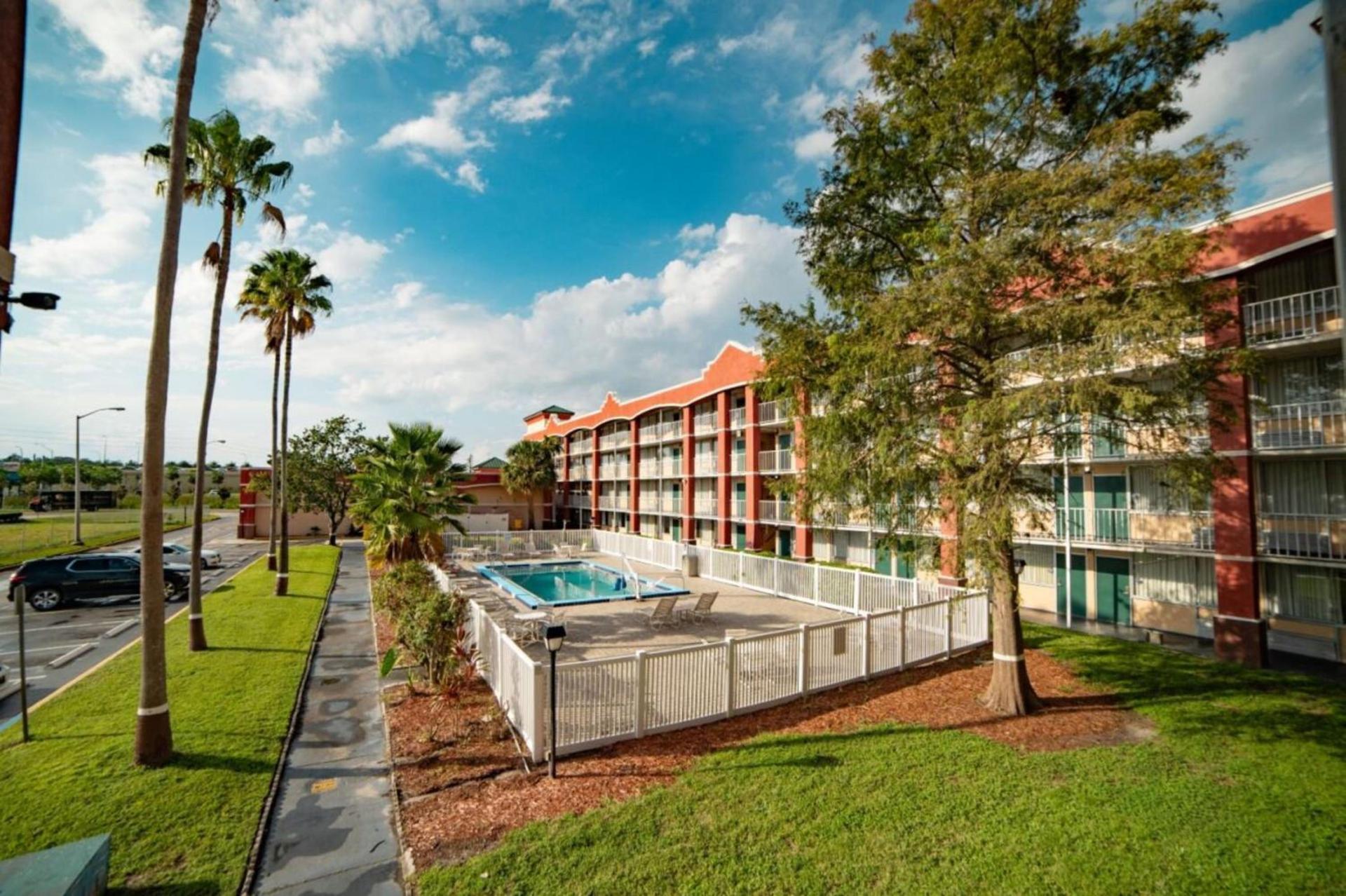 Baymont by Wyndham Orlando North Millenia photo 15