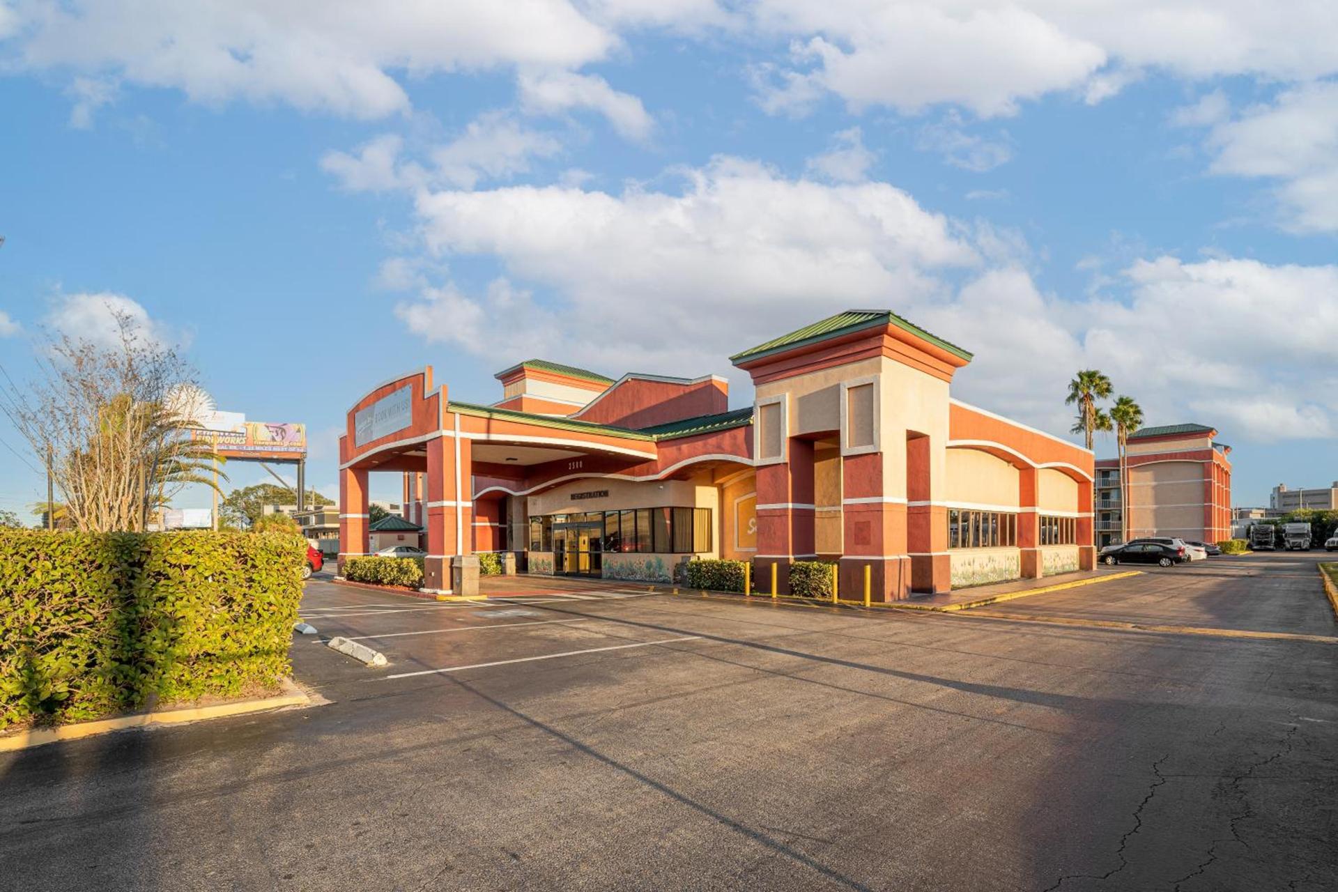 Baymont by Wyndham Orlando North Millenia photo 16