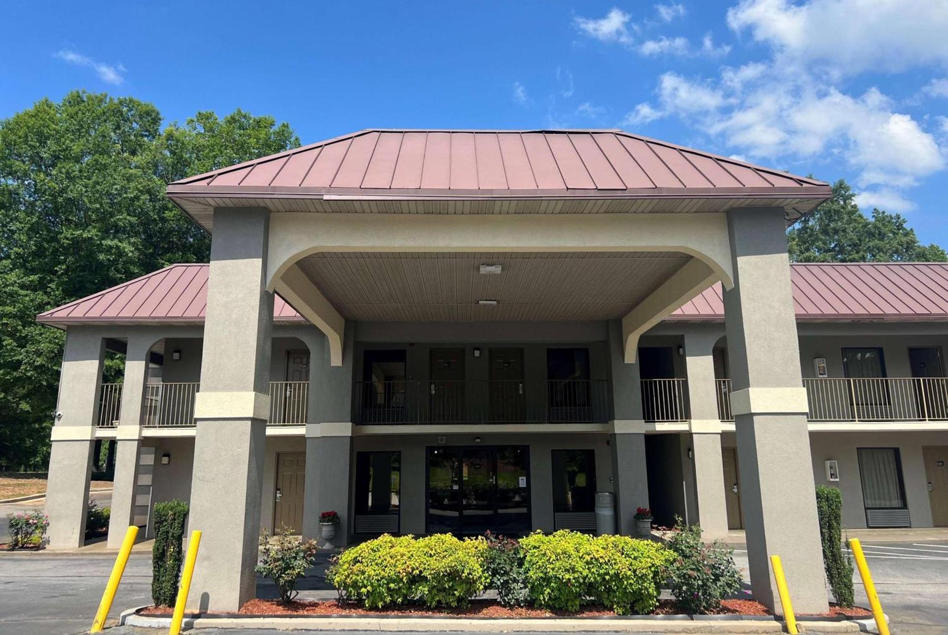Super 8 by Wyndham Lithonia photo 16