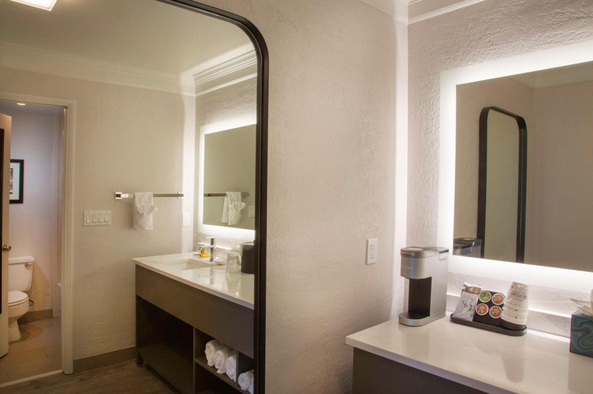 Best Western Plus Humboldt Bay Inn photo 36