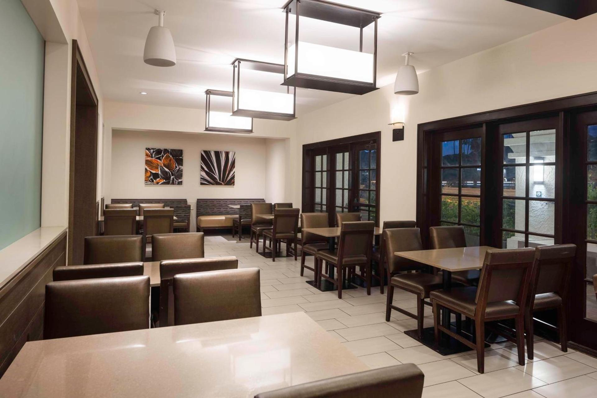 Embassy Suites by Hilton Palm Desert photo 11