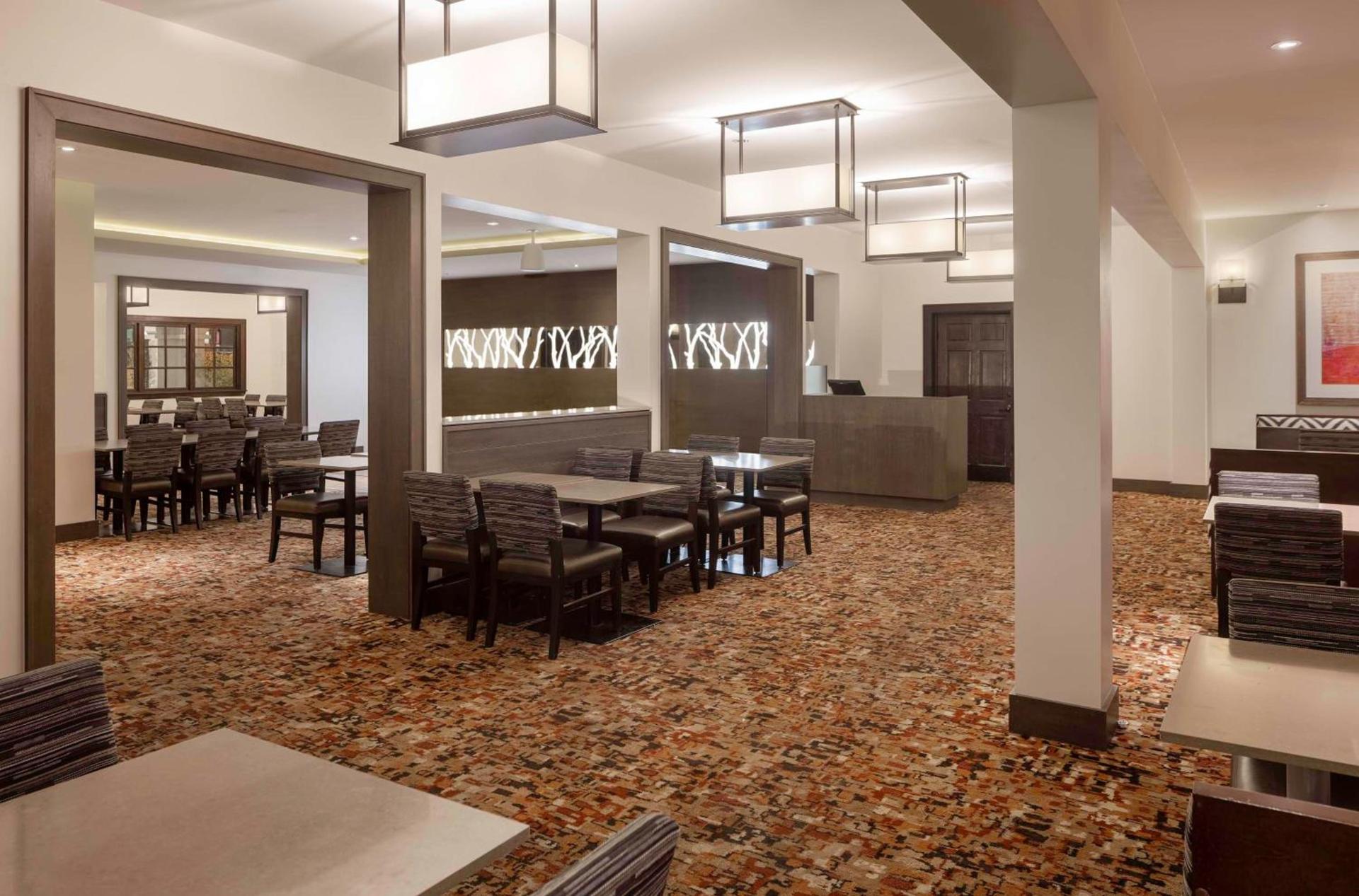 Embassy Suites by Hilton Palm Desert photo 12