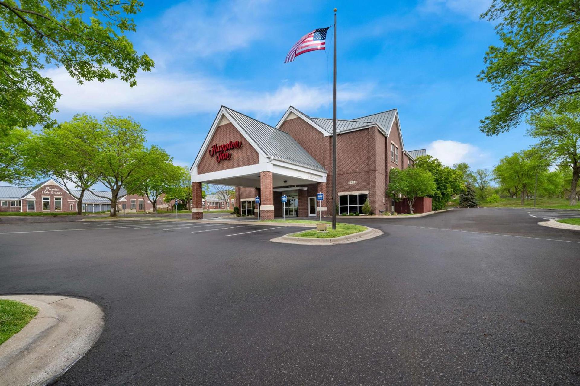 Hampton Inn South Heritage Park photo 1