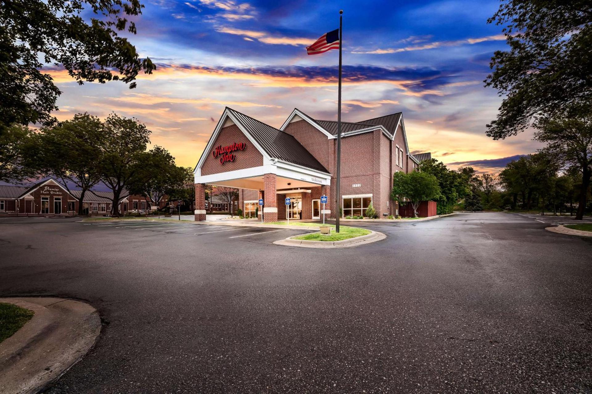 Hampton Inn South Heritage Park photo 2