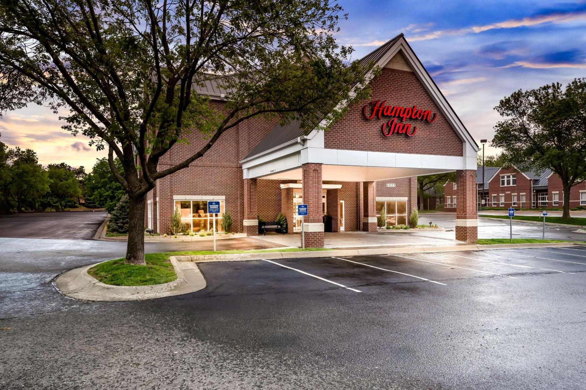 Hampton Inn South Heritage Park photo 3
