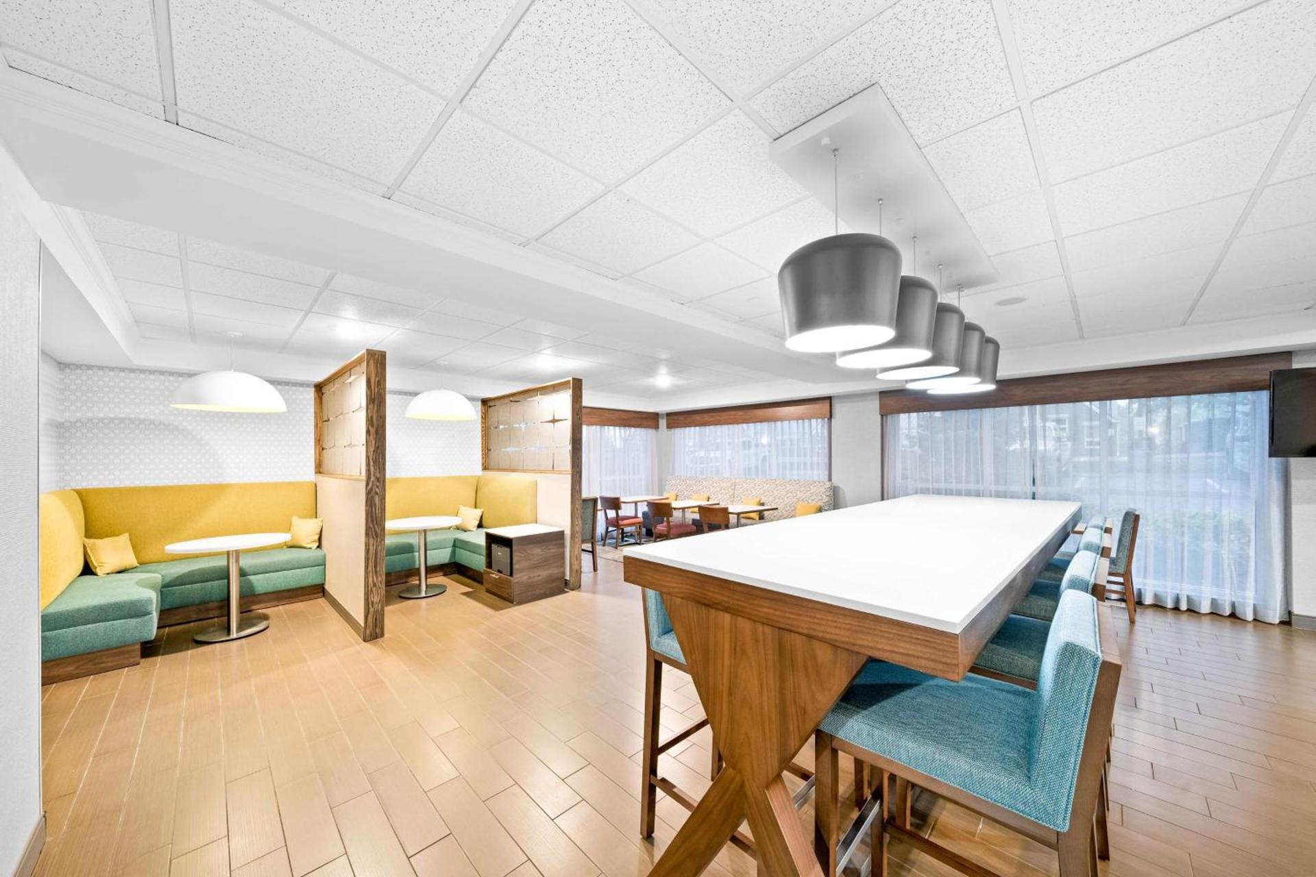 Hampton Inn South Heritage Park photo 6
