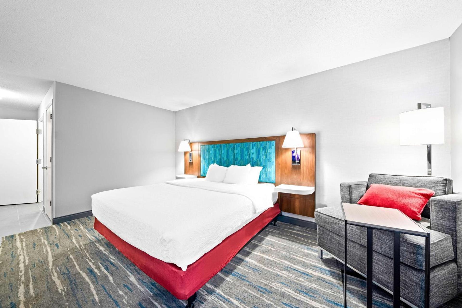 Hampton Inn South Heritage Park photo 28