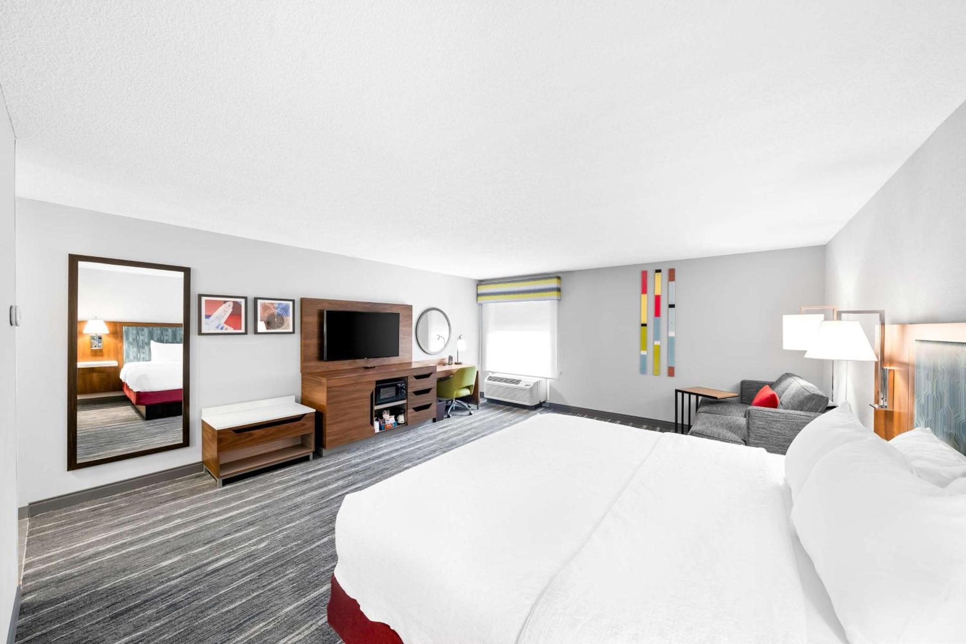 Hampton Inn South Heritage Park photo 33
