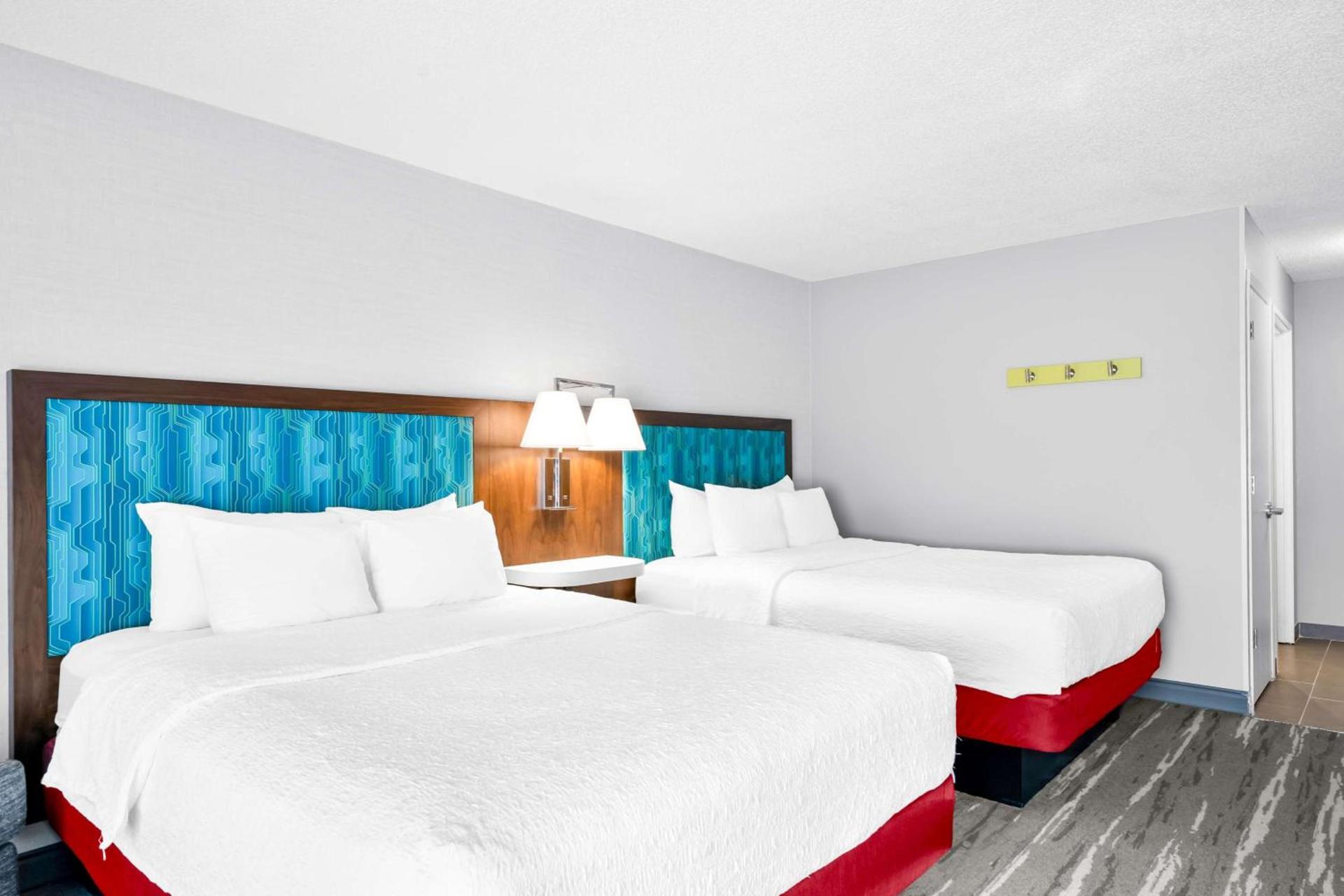 Hampton Inn South Heritage Park photo 32