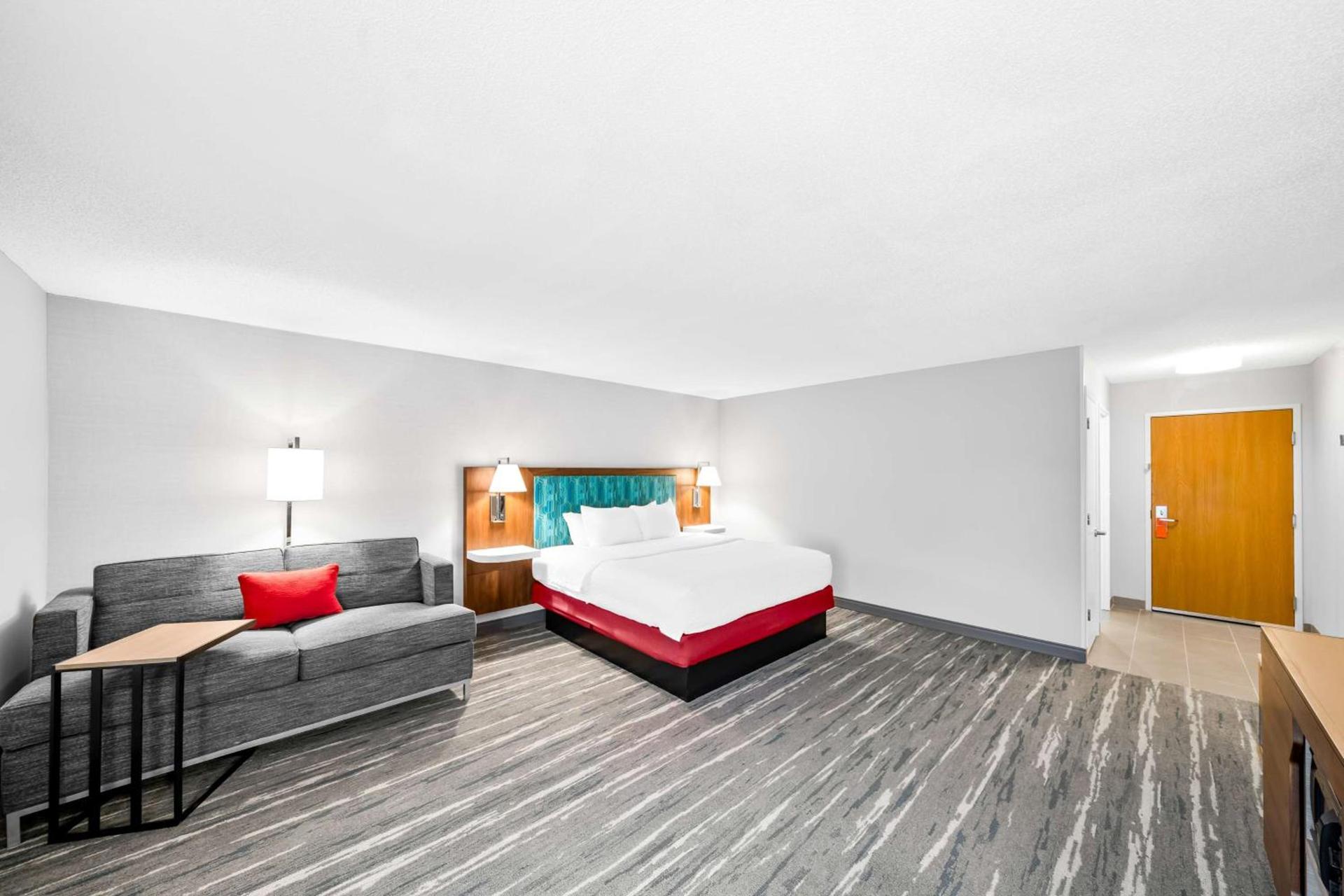 Hampton Inn South Heritage Park photo 35