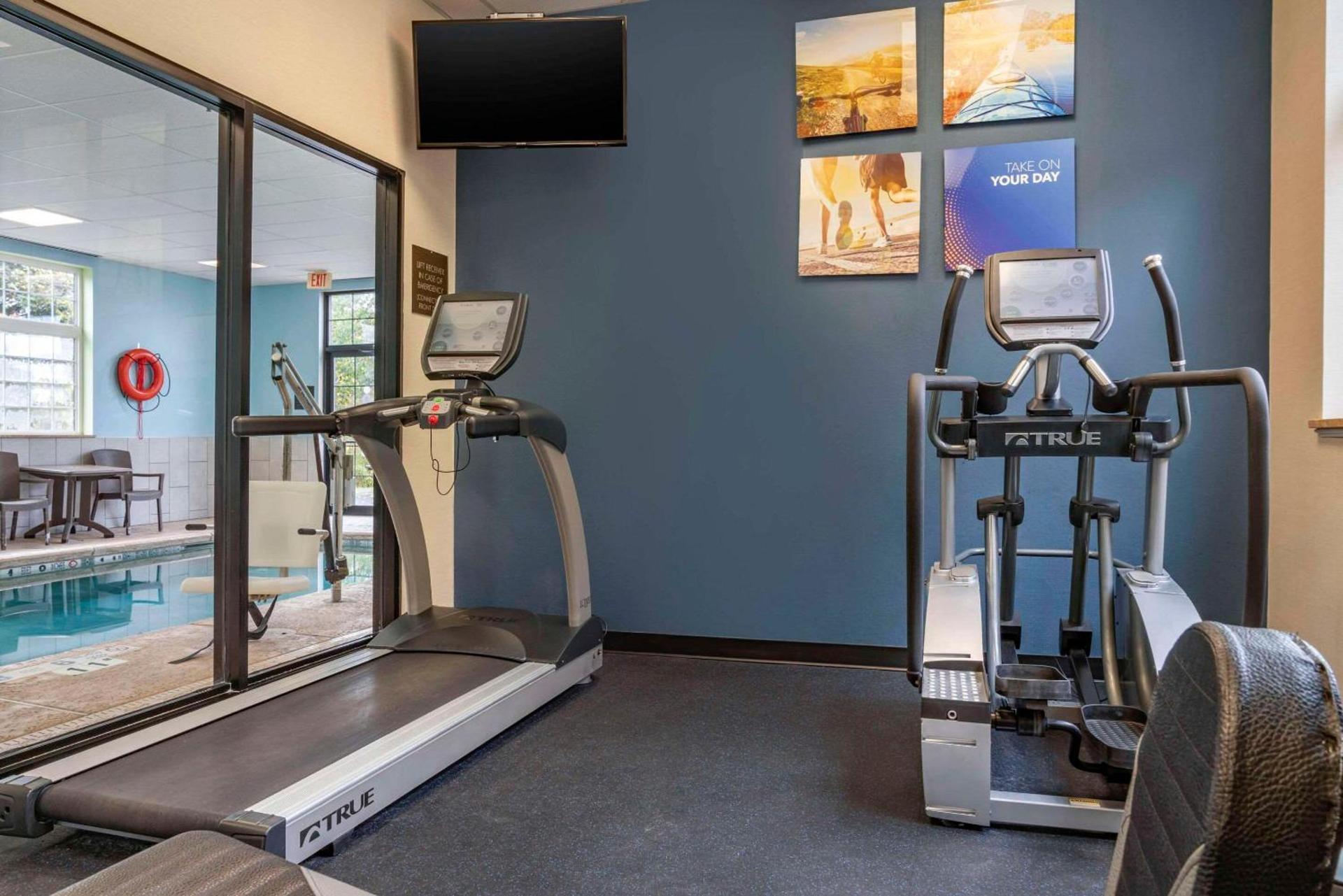 Comfort Inn University photo 38