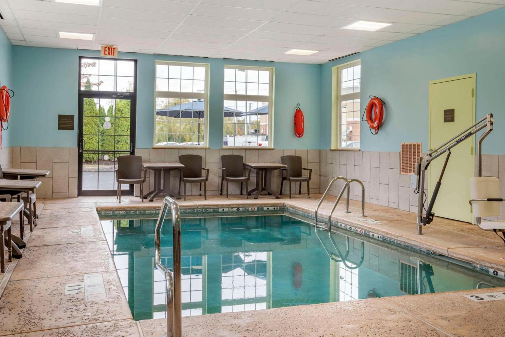 Comfort Inn University photo 39