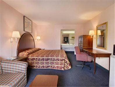 Super 8 by Wyndham Columbia photo 23