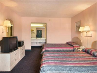 Super 8 by Wyndham Columbia photo 21