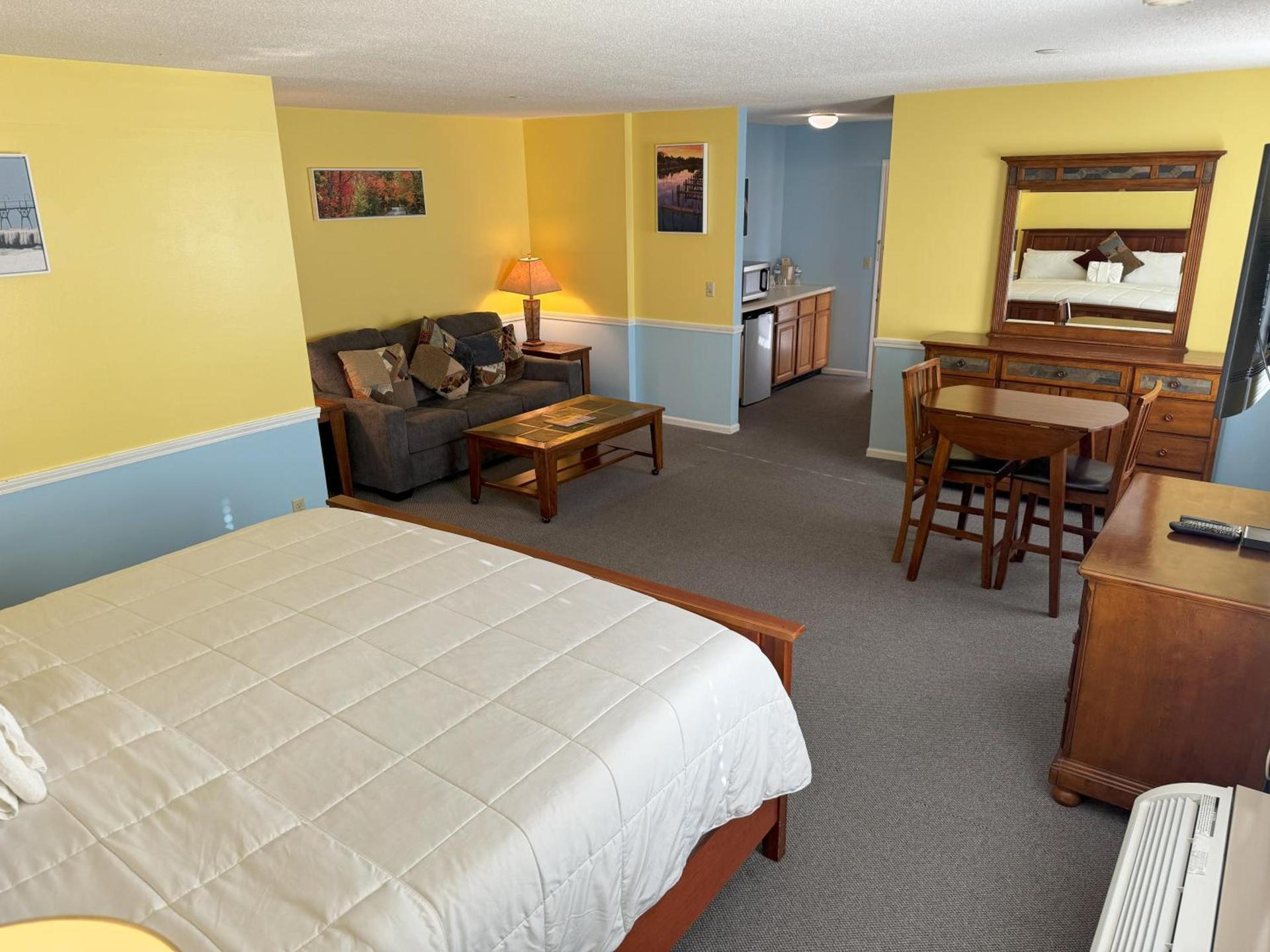 Old Harbor Inn photo 4