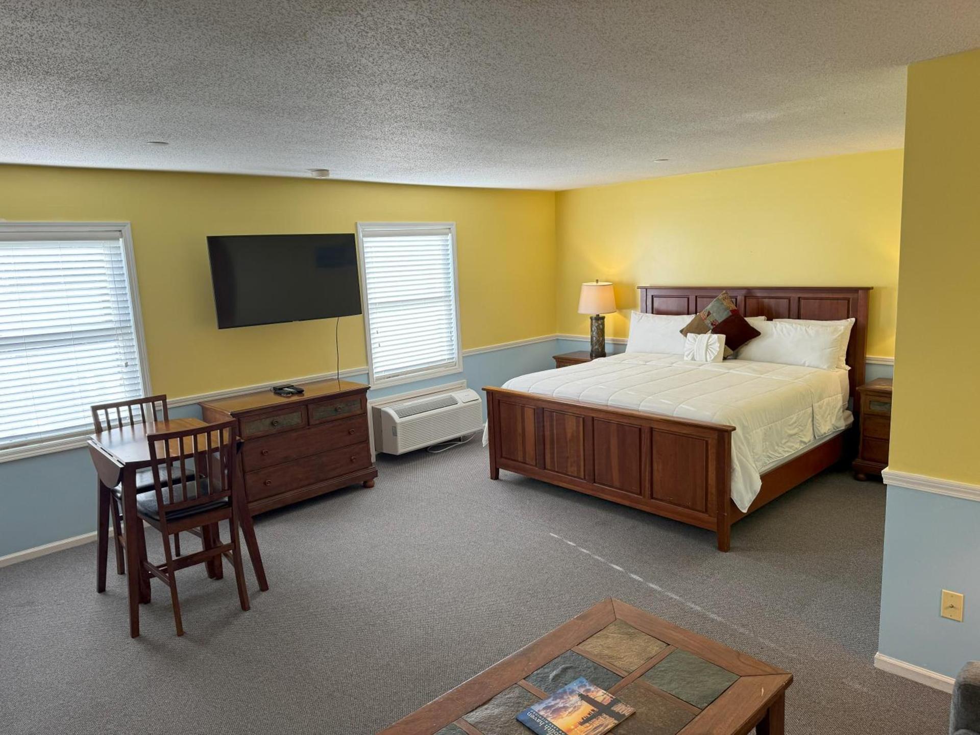 Old Harbor Inn photo 5
