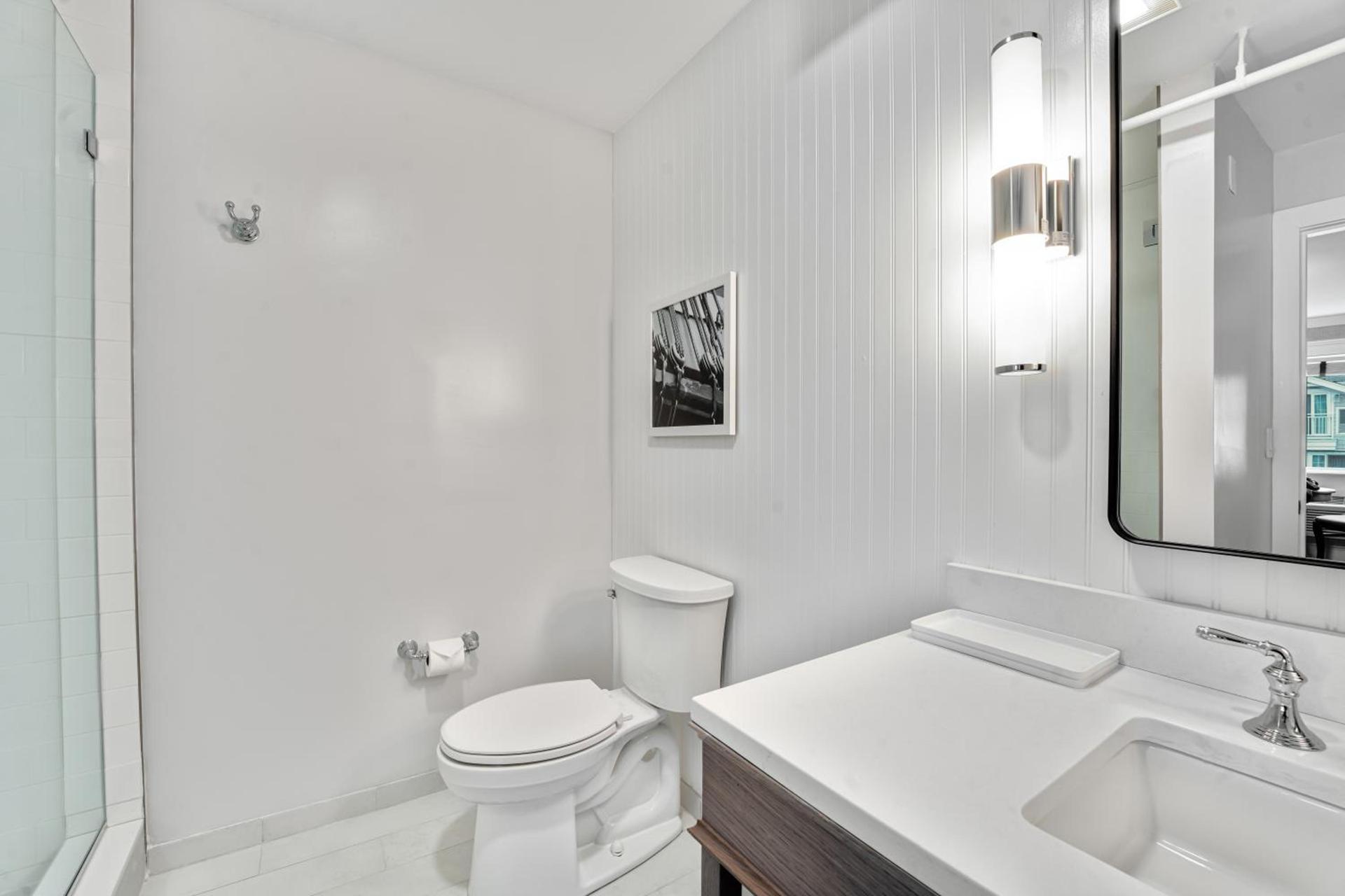 Newport Beach Hotel & Suites photo 47