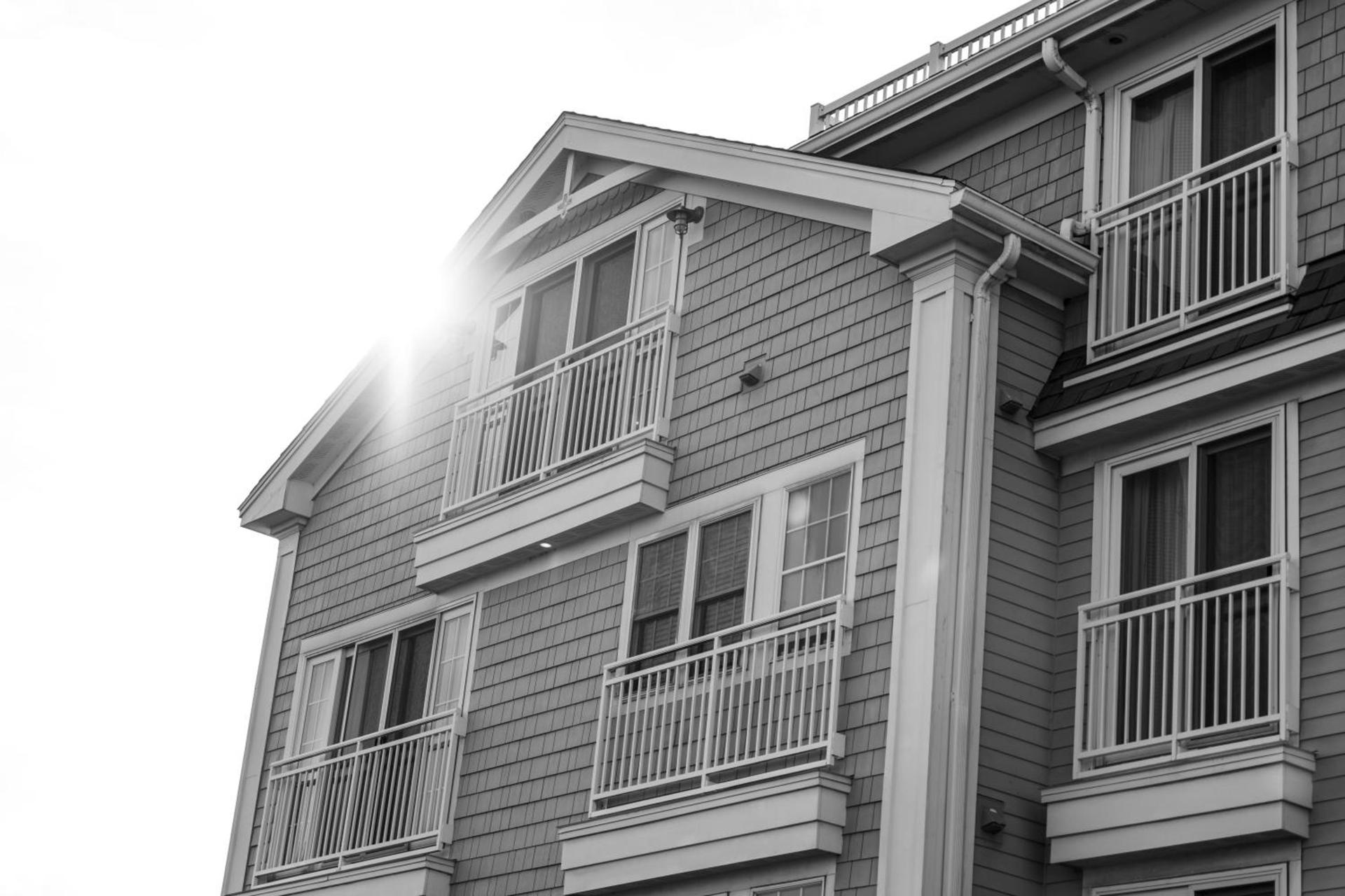 Newport Beach Hotel & Suites photo 40