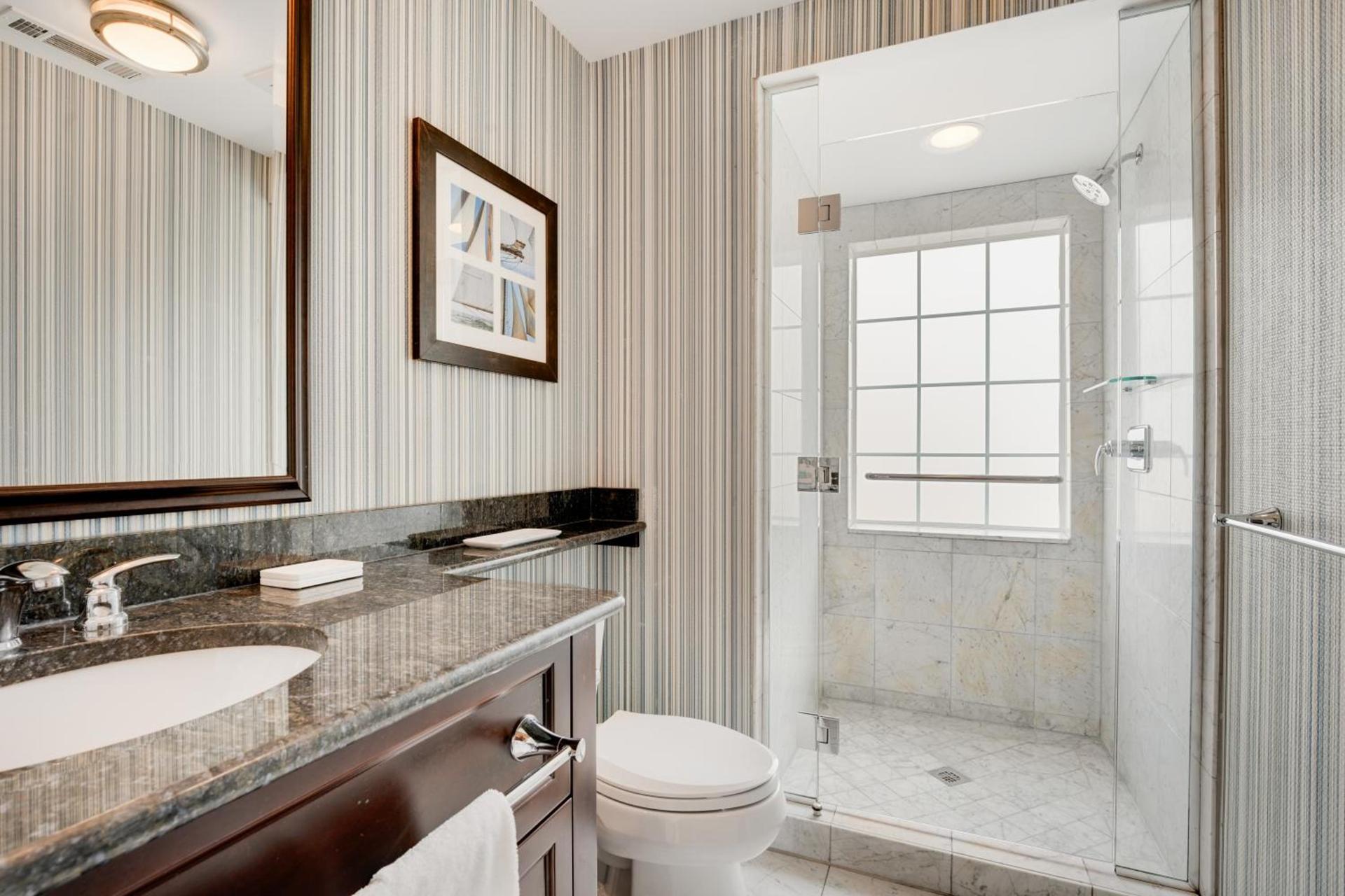 Newport Beach Hotel & Suites photo 51