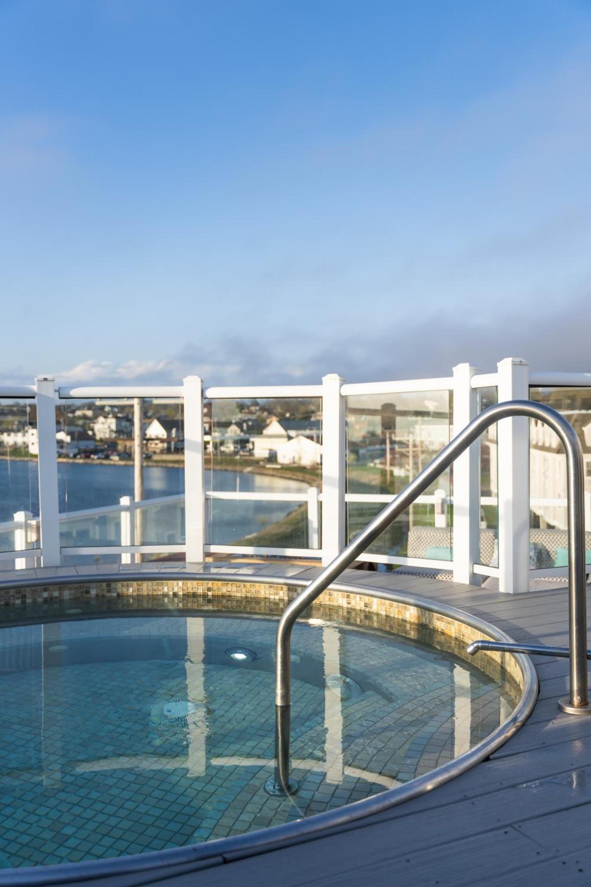 Newport Beach Hotel & Suites photo 42