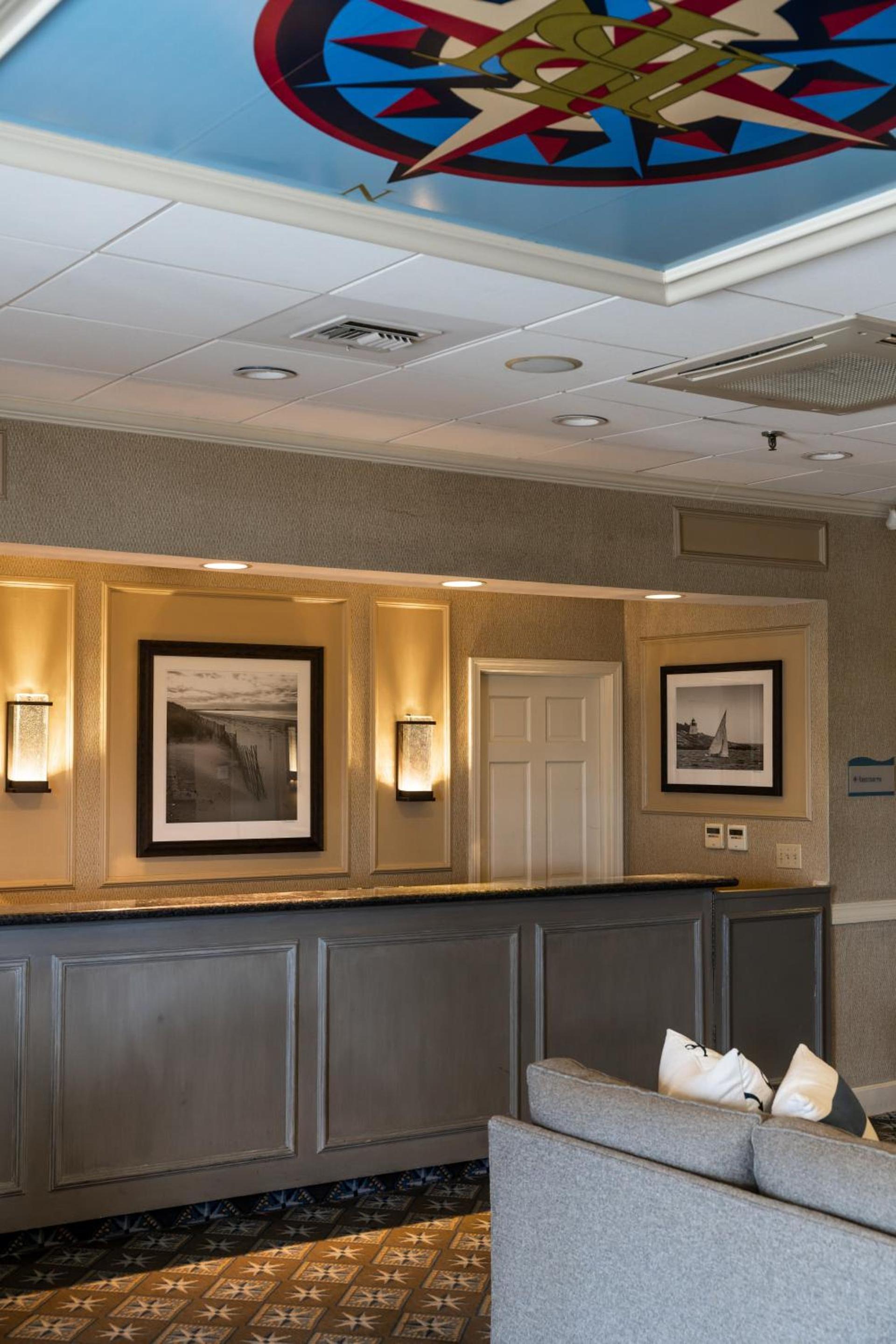 Newport Beach Hotel & Suites photo 79
