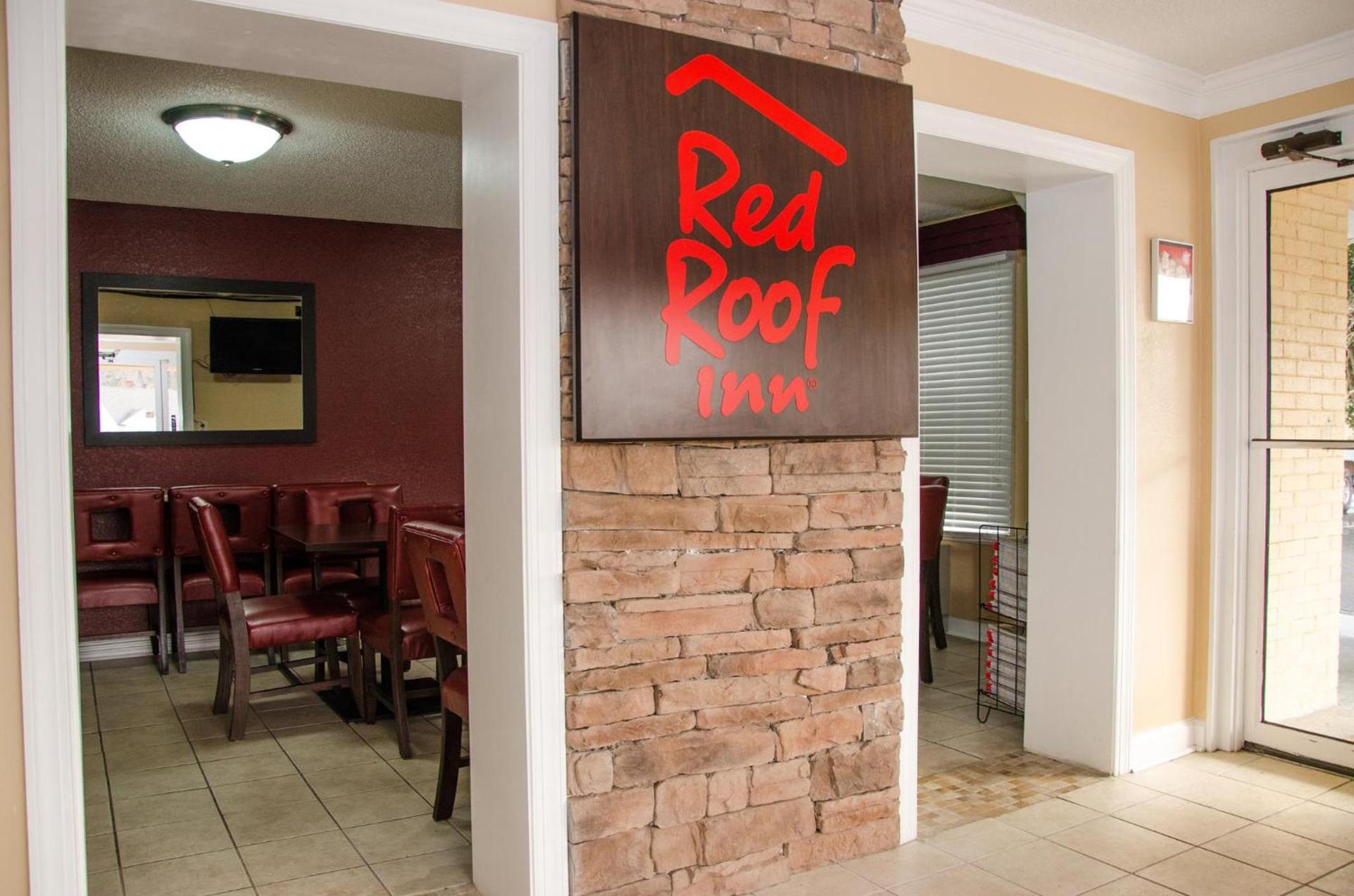 Red Roof Inn Williamsburg photo 19