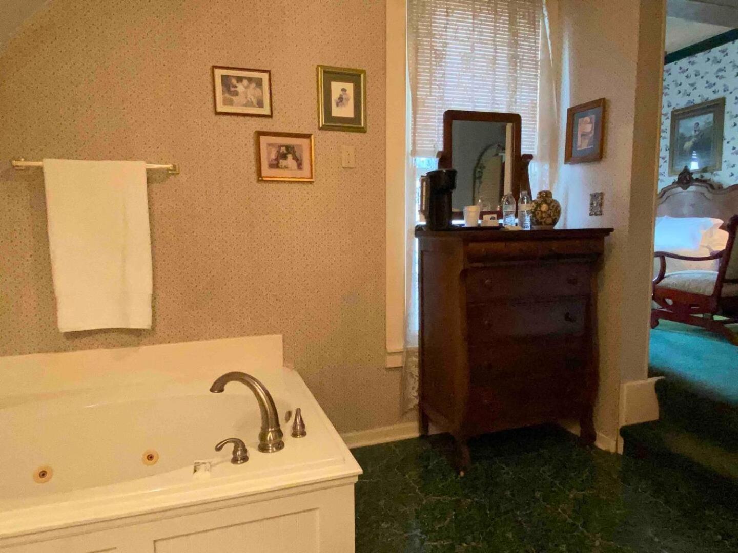 Four Winds Victorian Venue & Suites photo 20