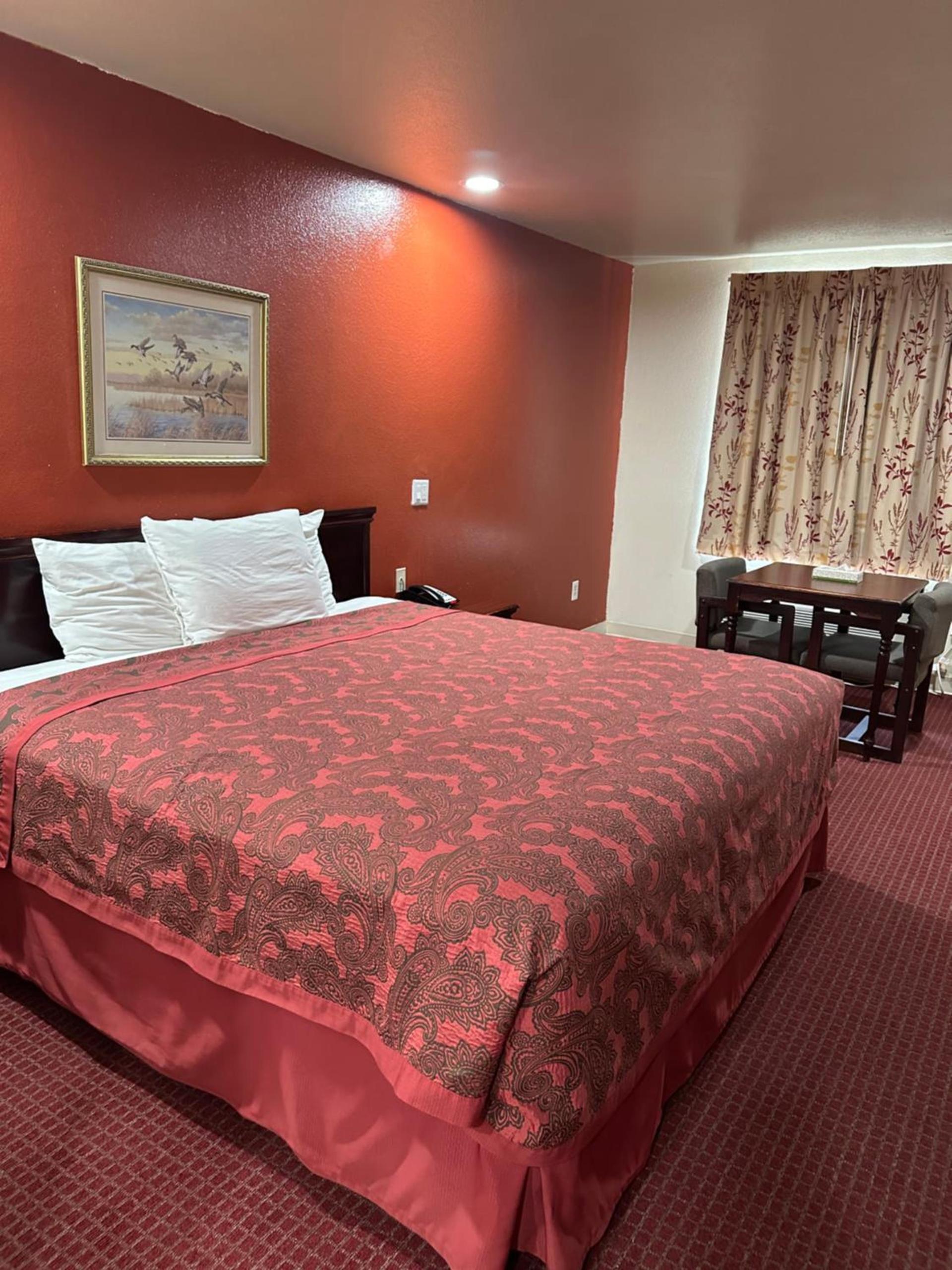 Western Plaza Inn photo 6