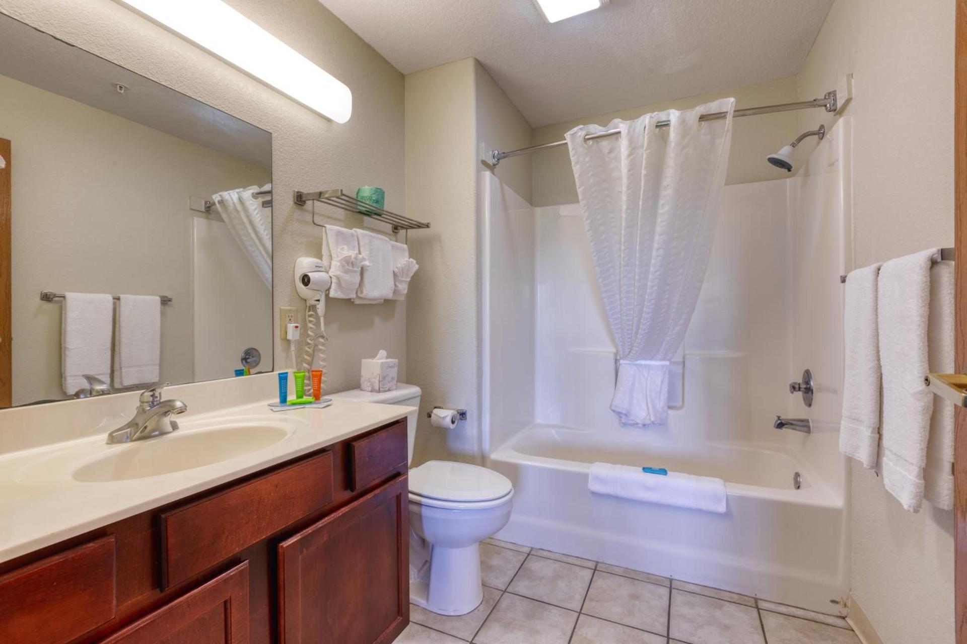 All Towne Suites photo 6