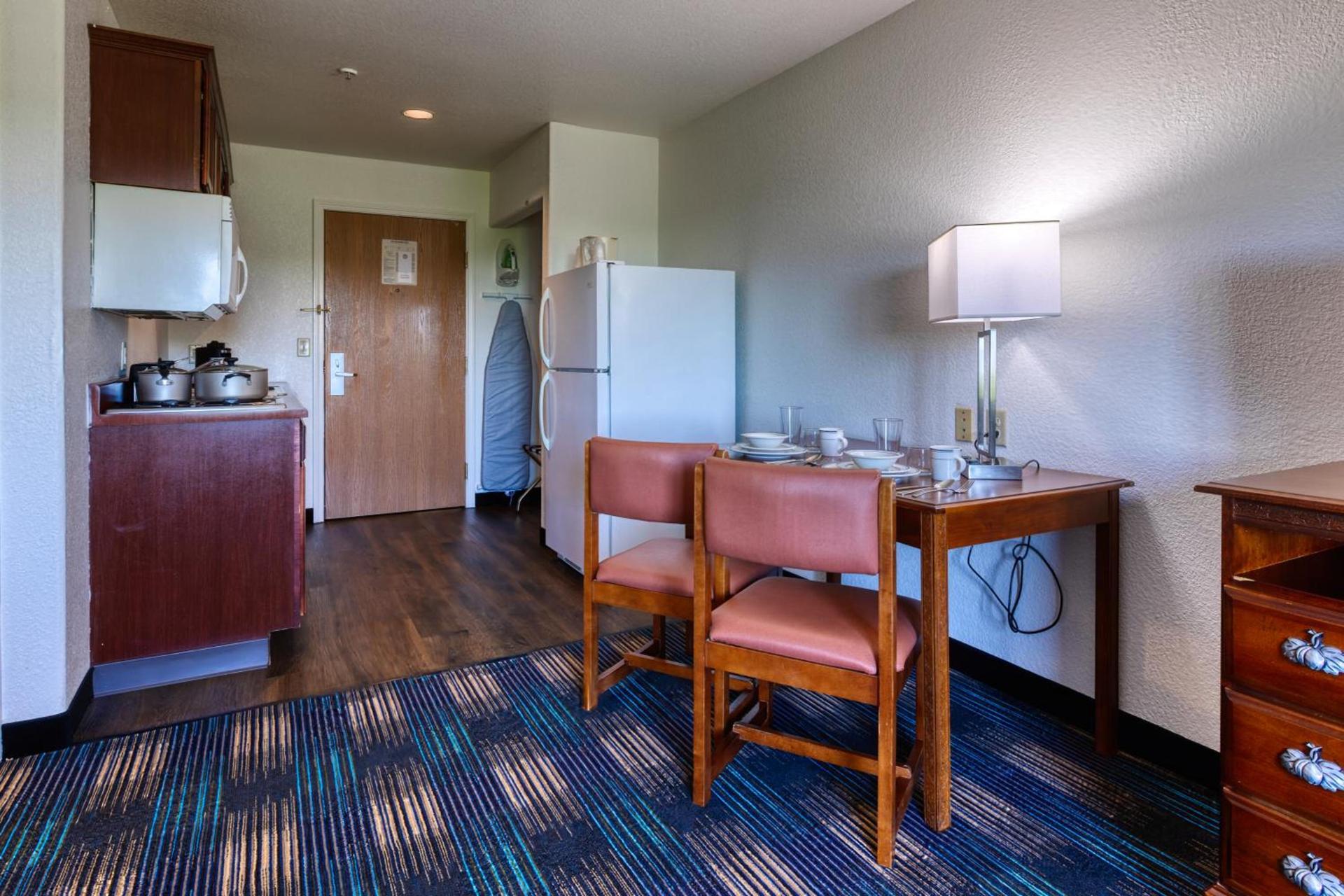All Towne Suites photo 7