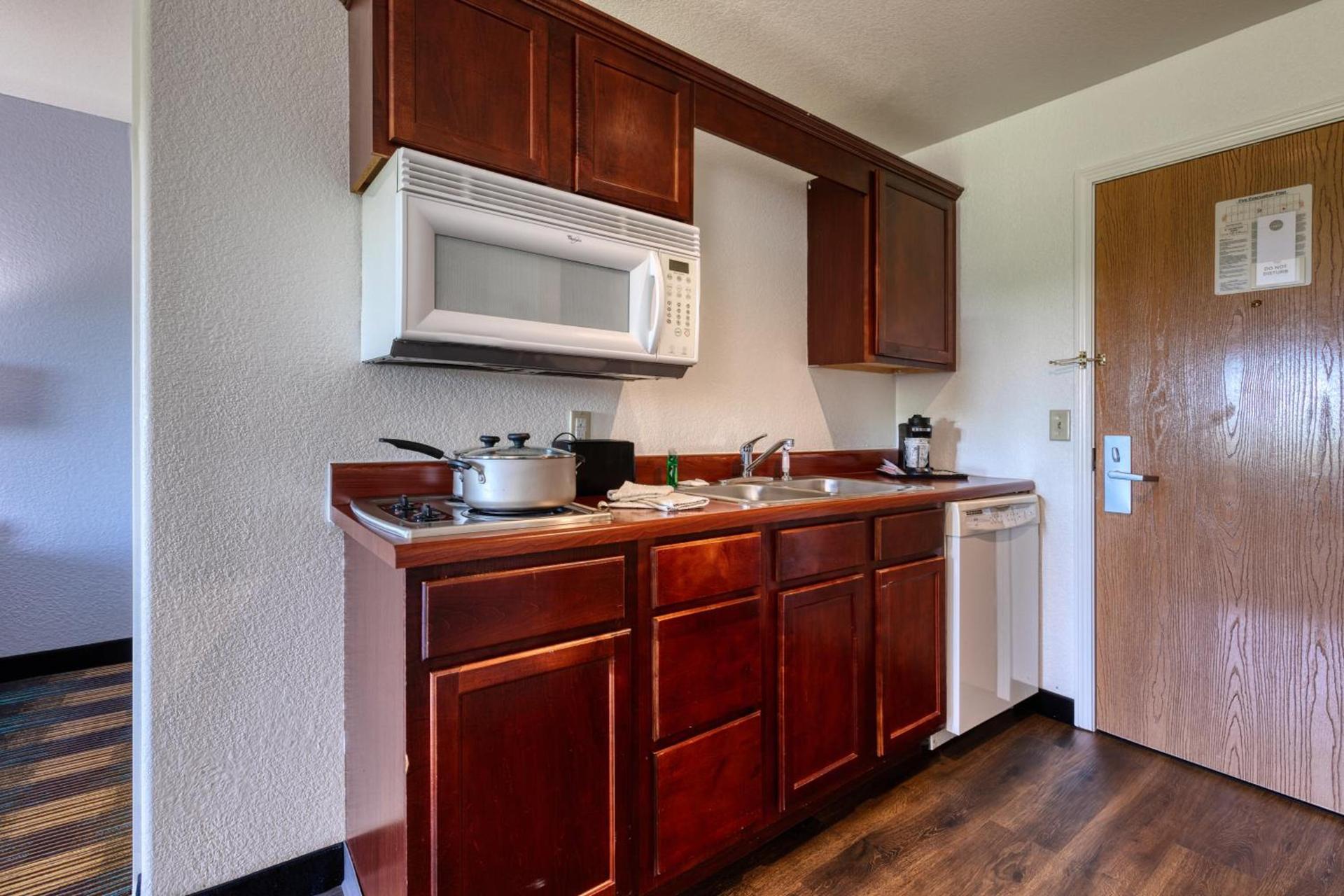 All Towne Suites photo 12