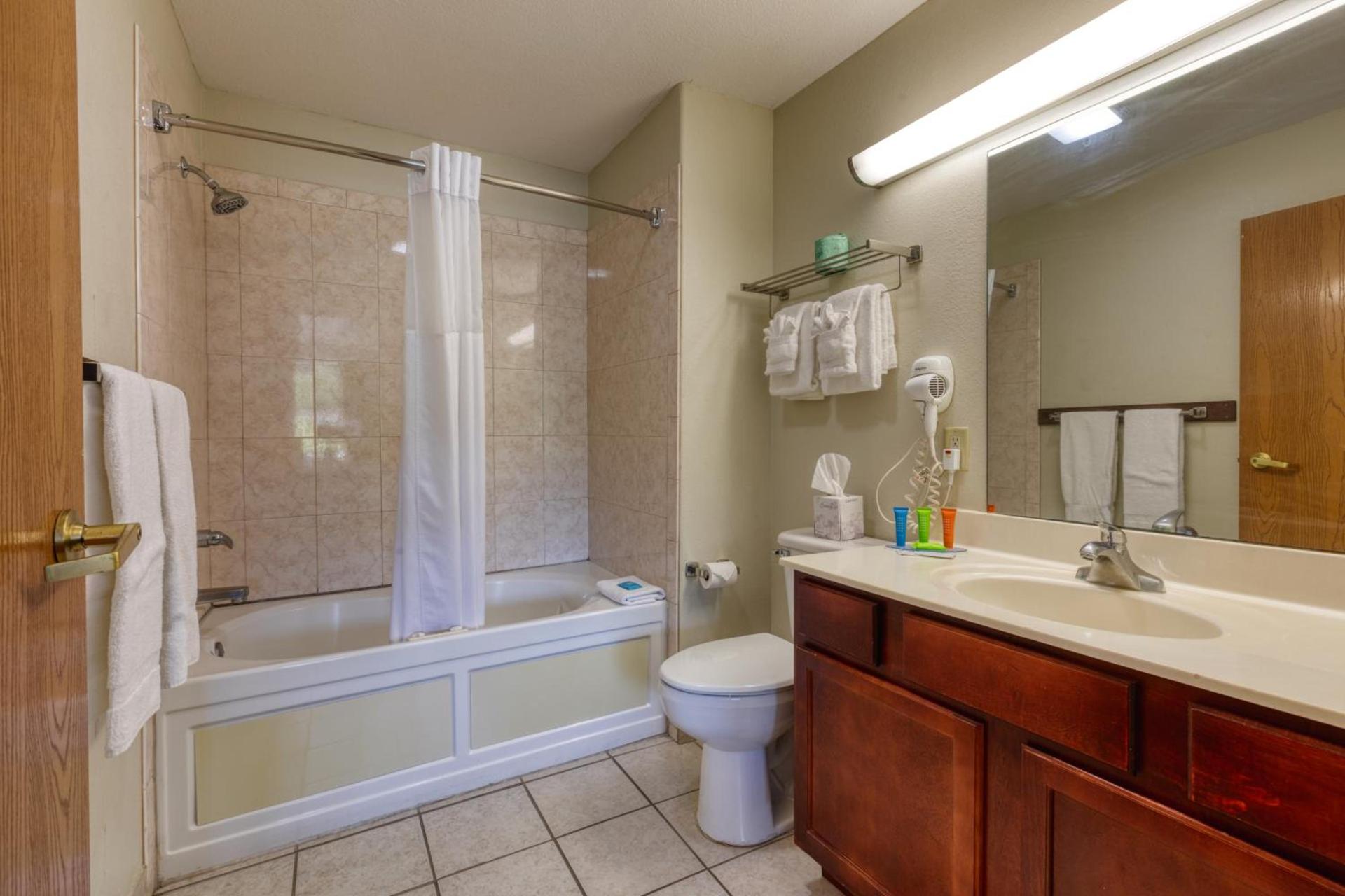 All Towne Suites photo 33