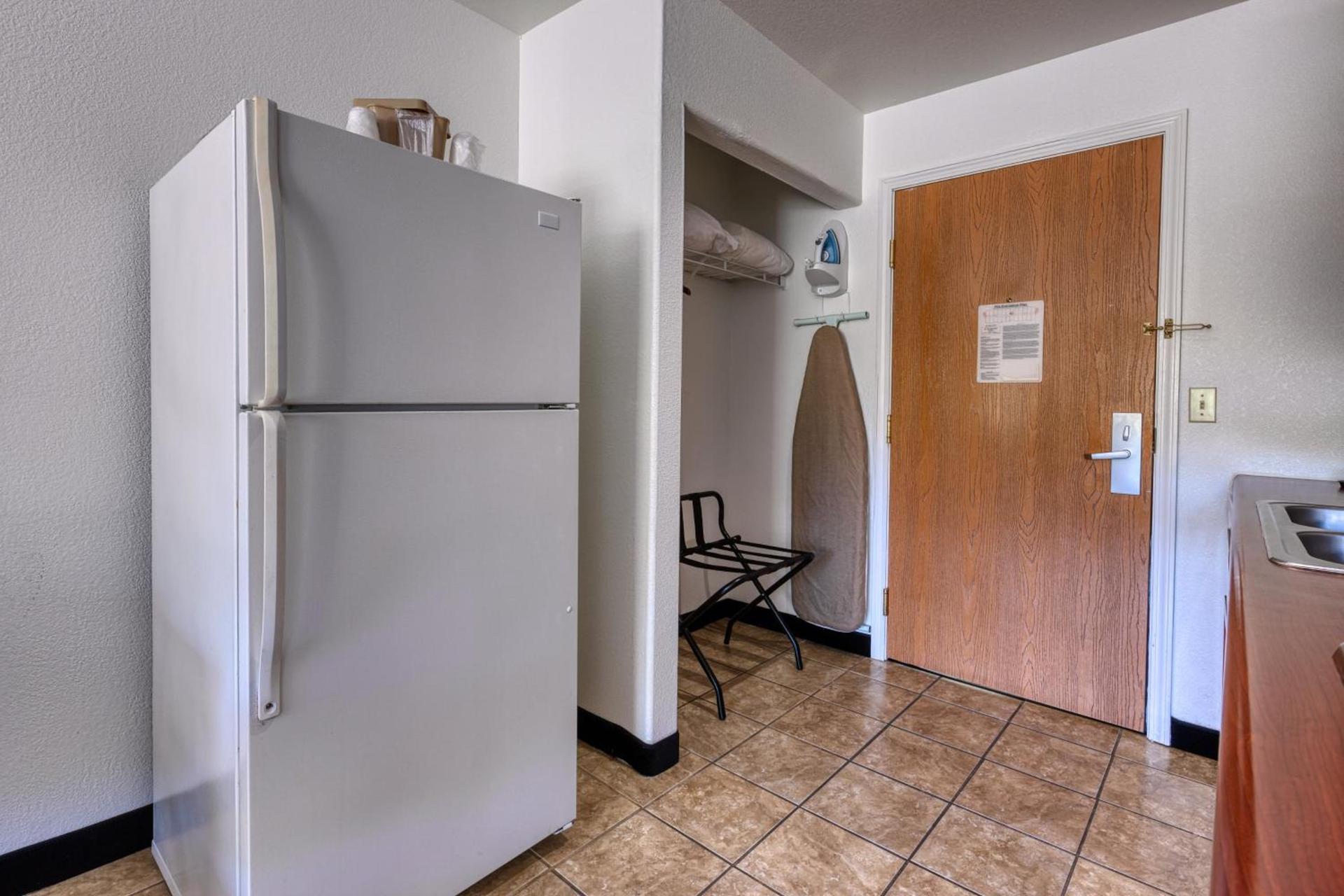 All Towne Suites photo 37