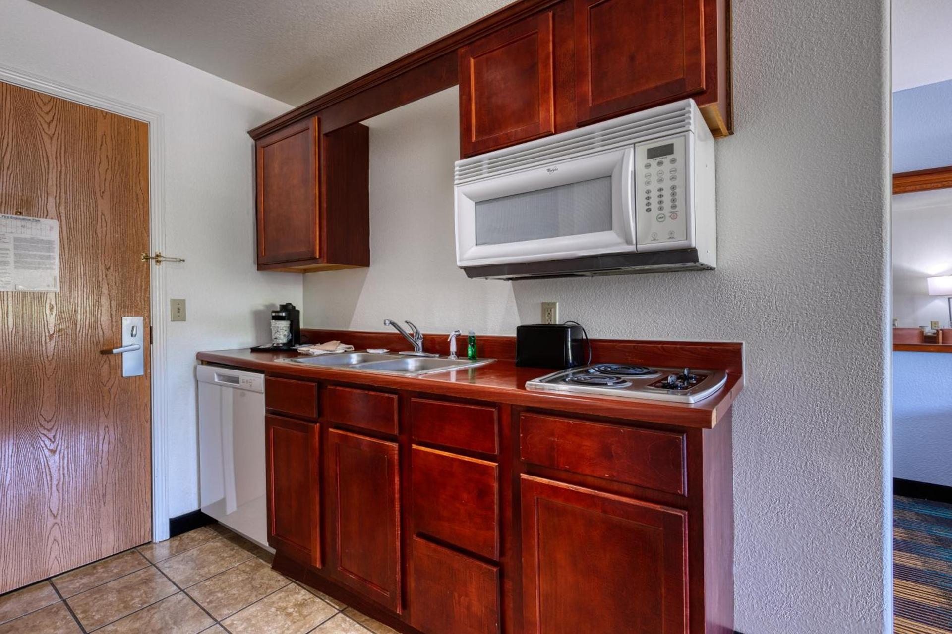 All Towne Suites photo 40