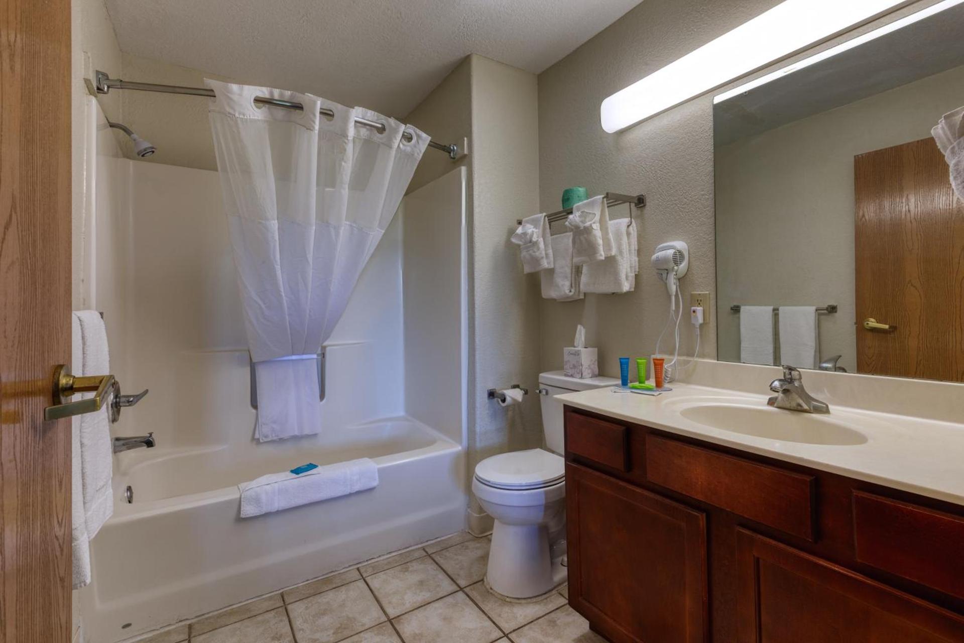 All Towne Suites photo 53