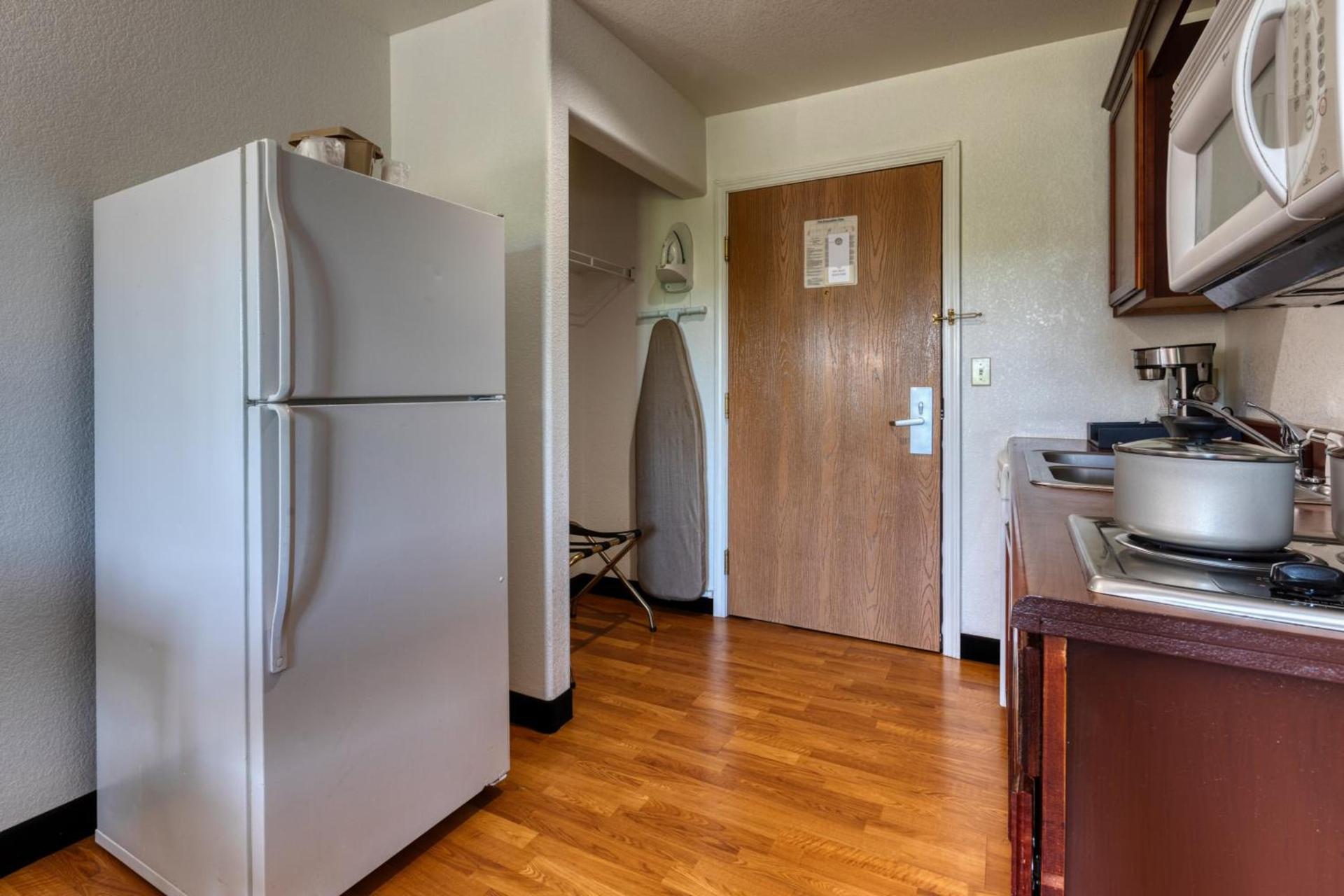 All Towne Suites photo 56