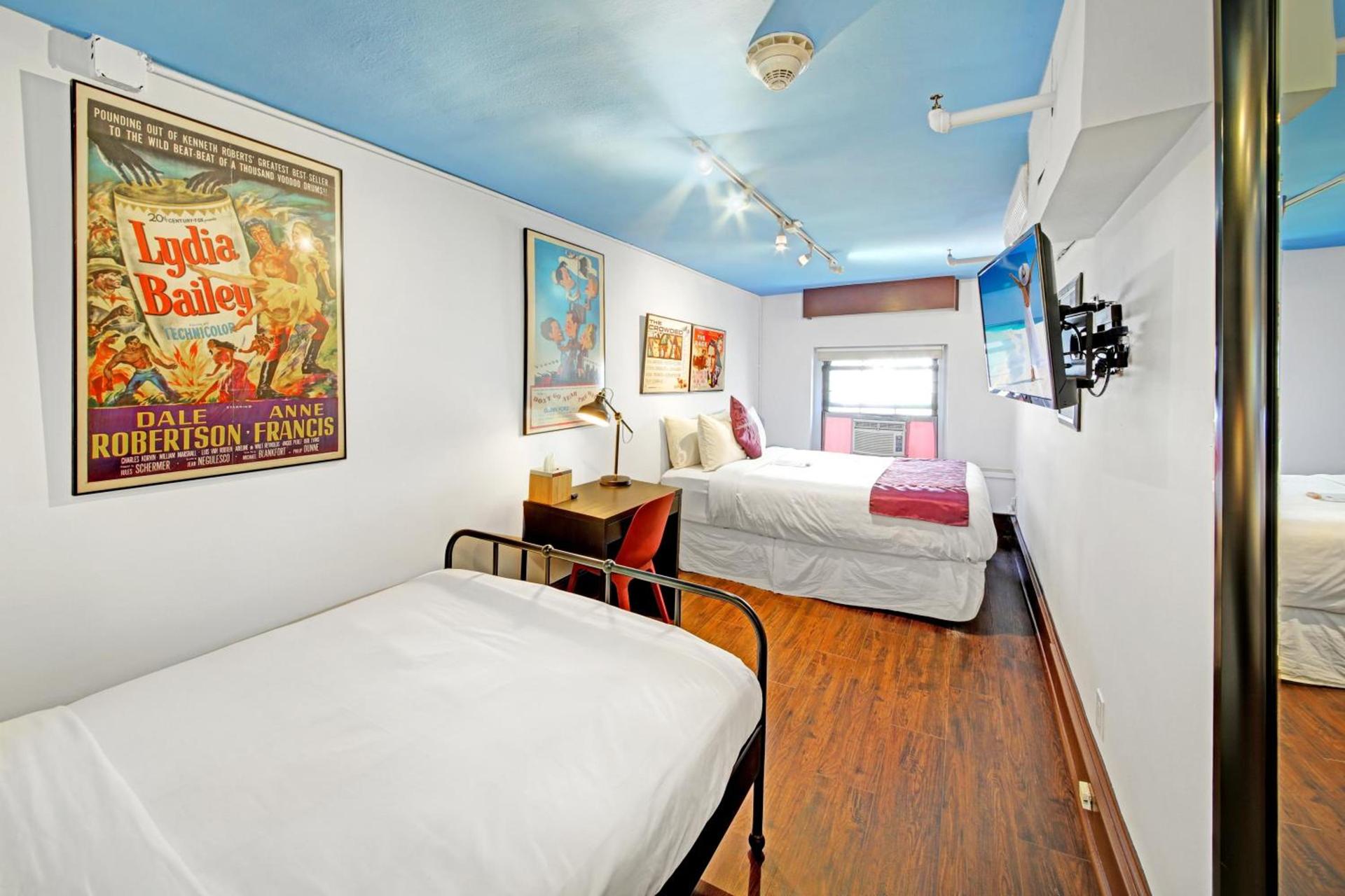 Chelsea Pines Inn photo 2