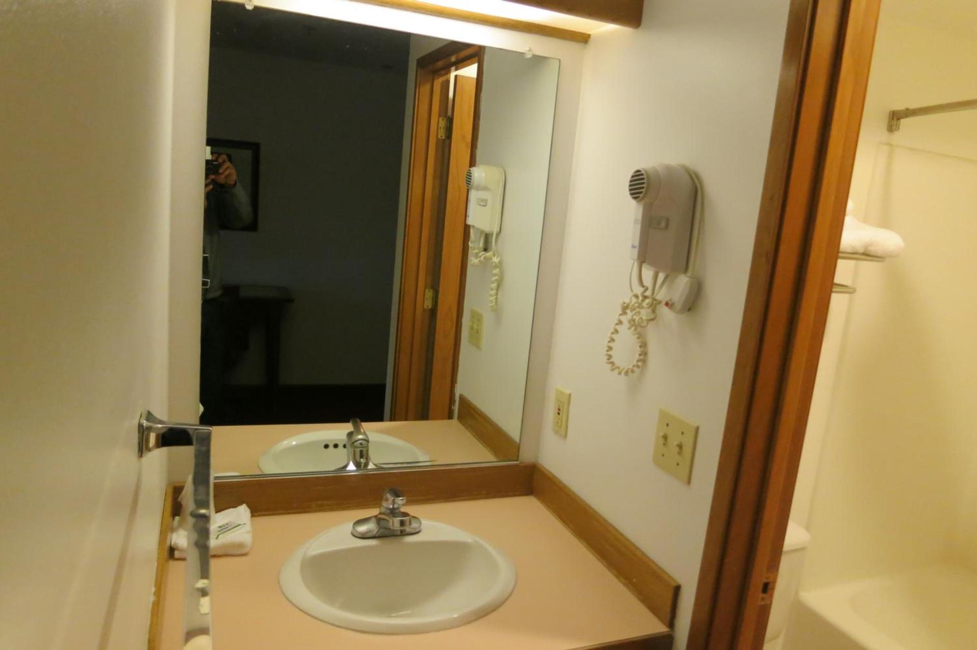 Bay City Inn photo 24