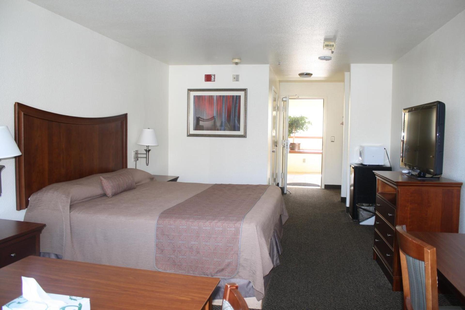 Airport Inn photo 39