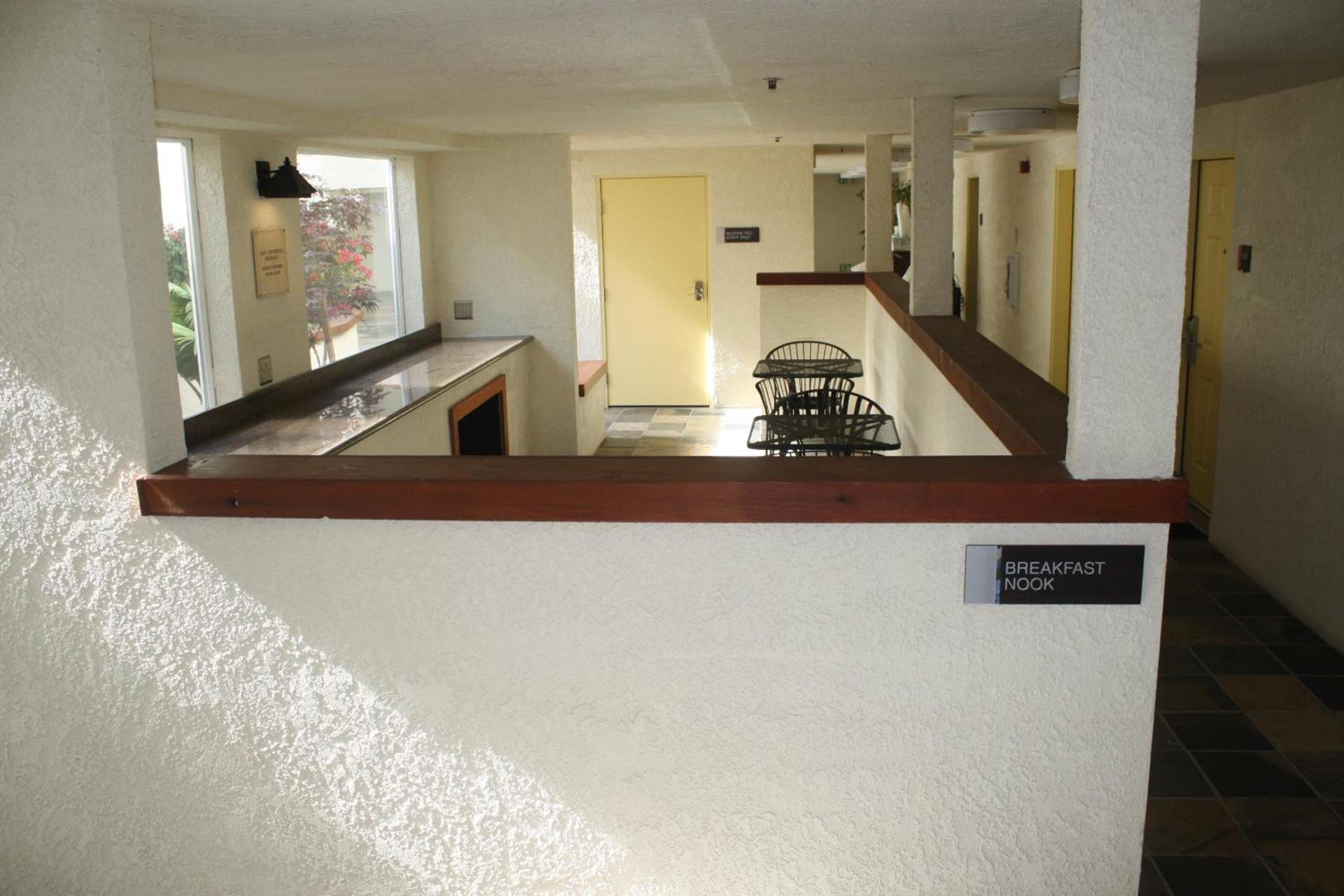 Airport Inn photo 68