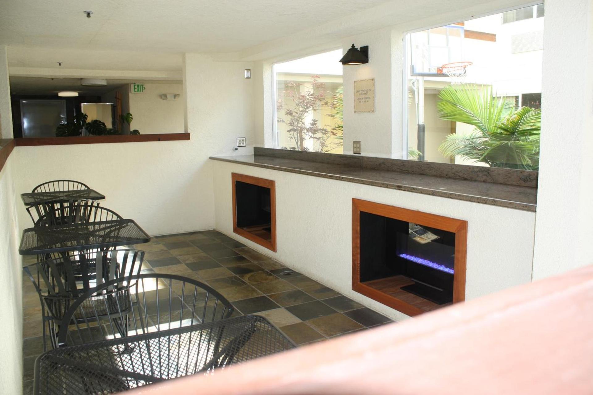 Airport Inn photo 55