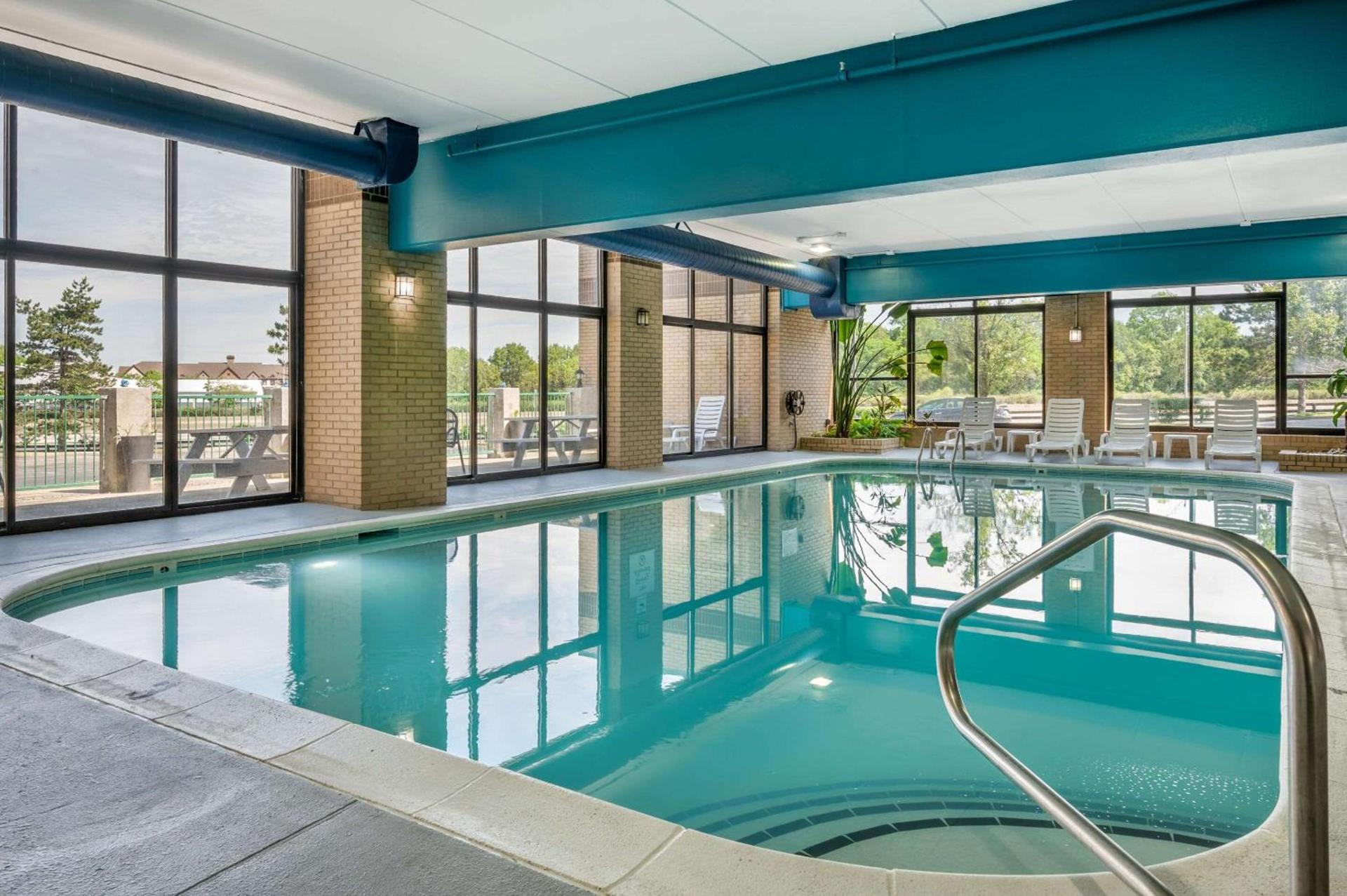 Clarion Pointe Louisville East photo 14