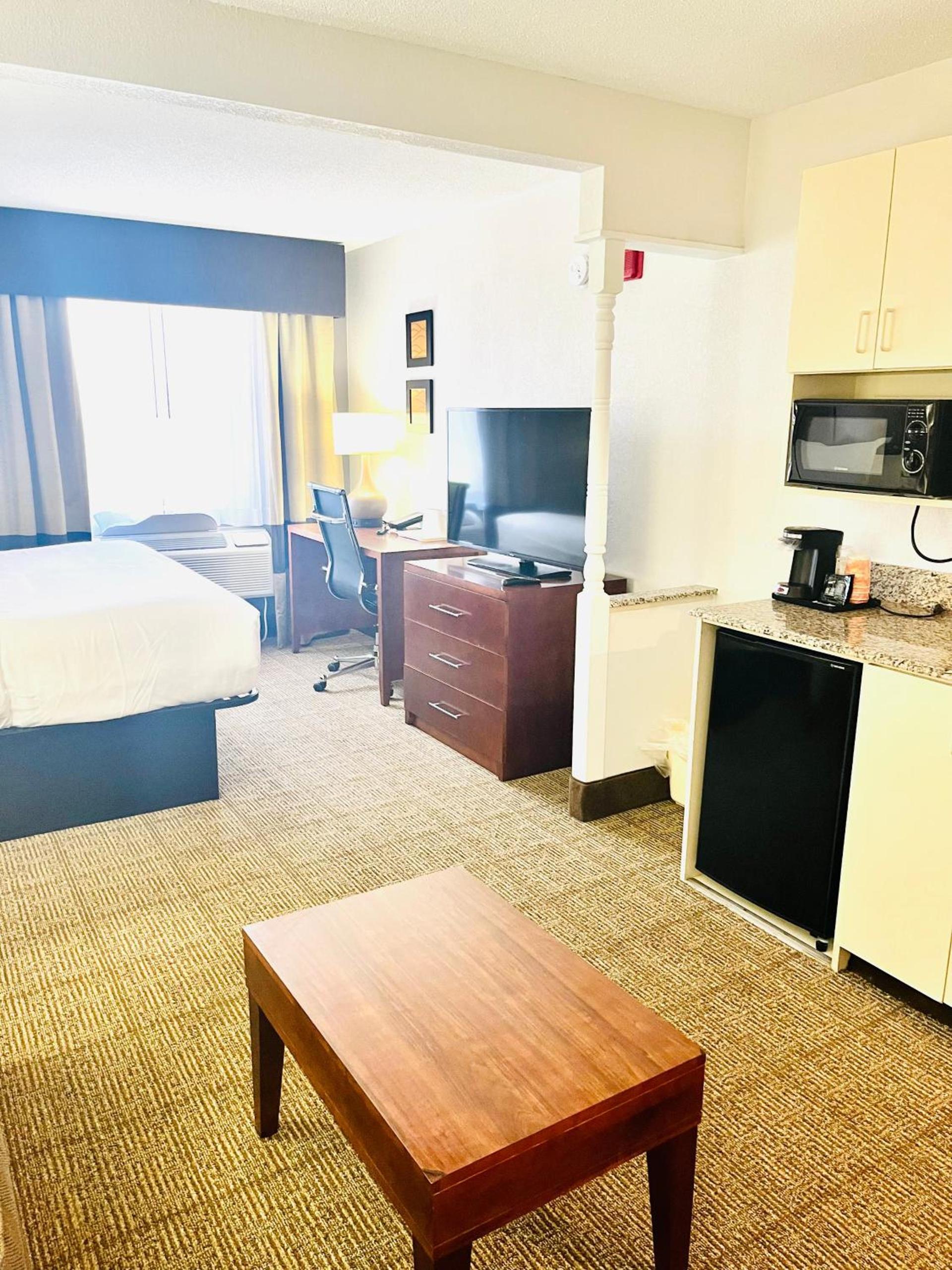Comfort Inn & Suites Jackson North photo 39