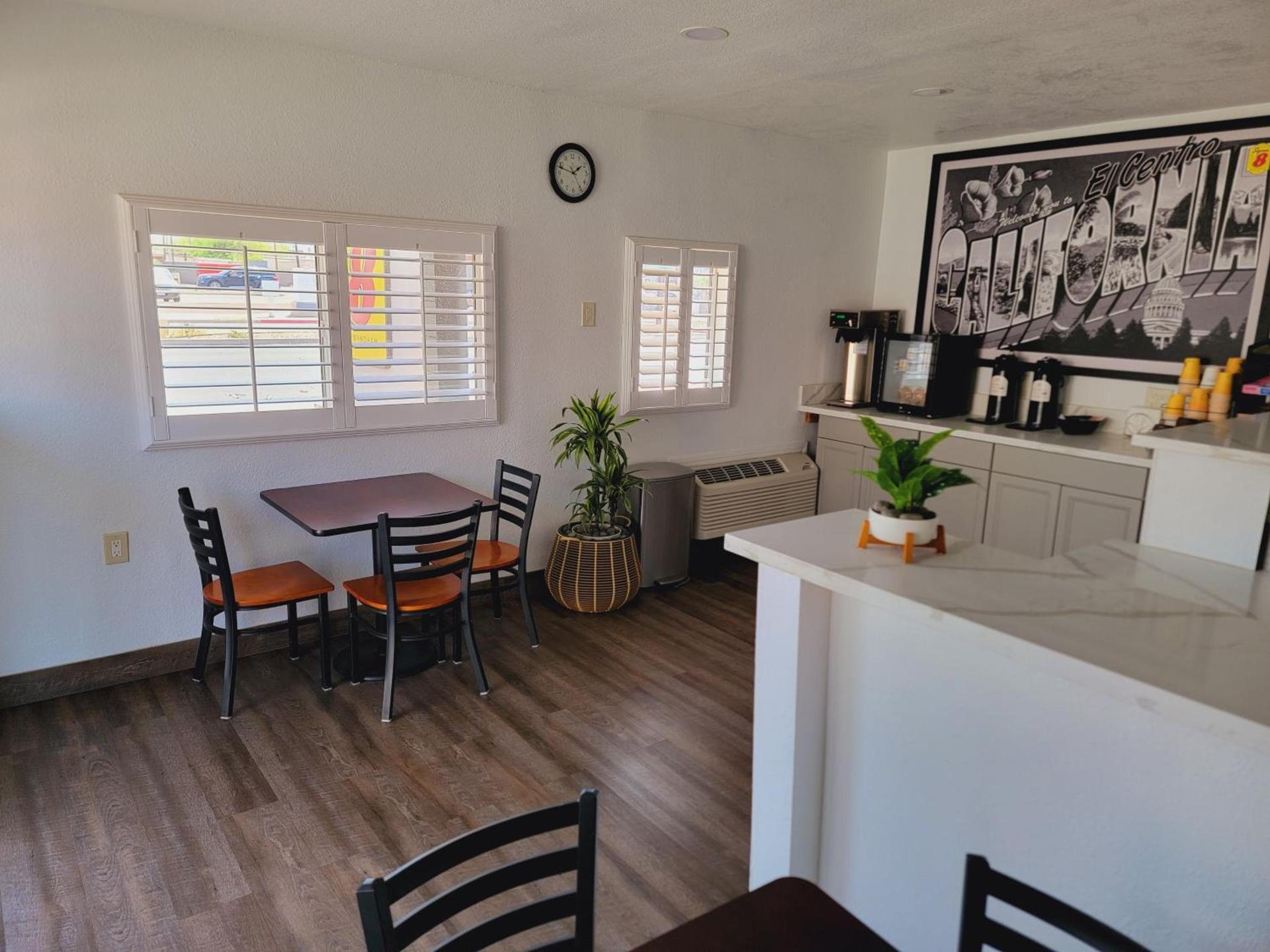 Super 8 by Wyndham El Centro North photo 13