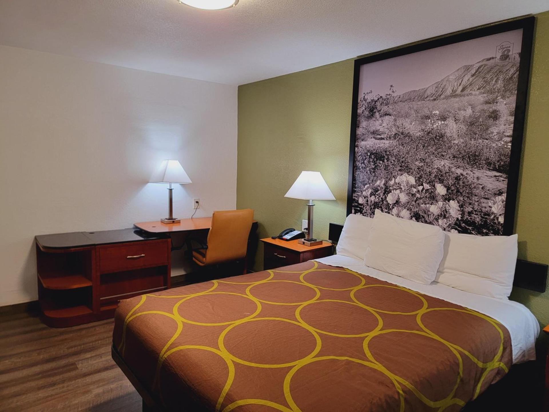 Super 8 by Wyndham El Centro North photo 16