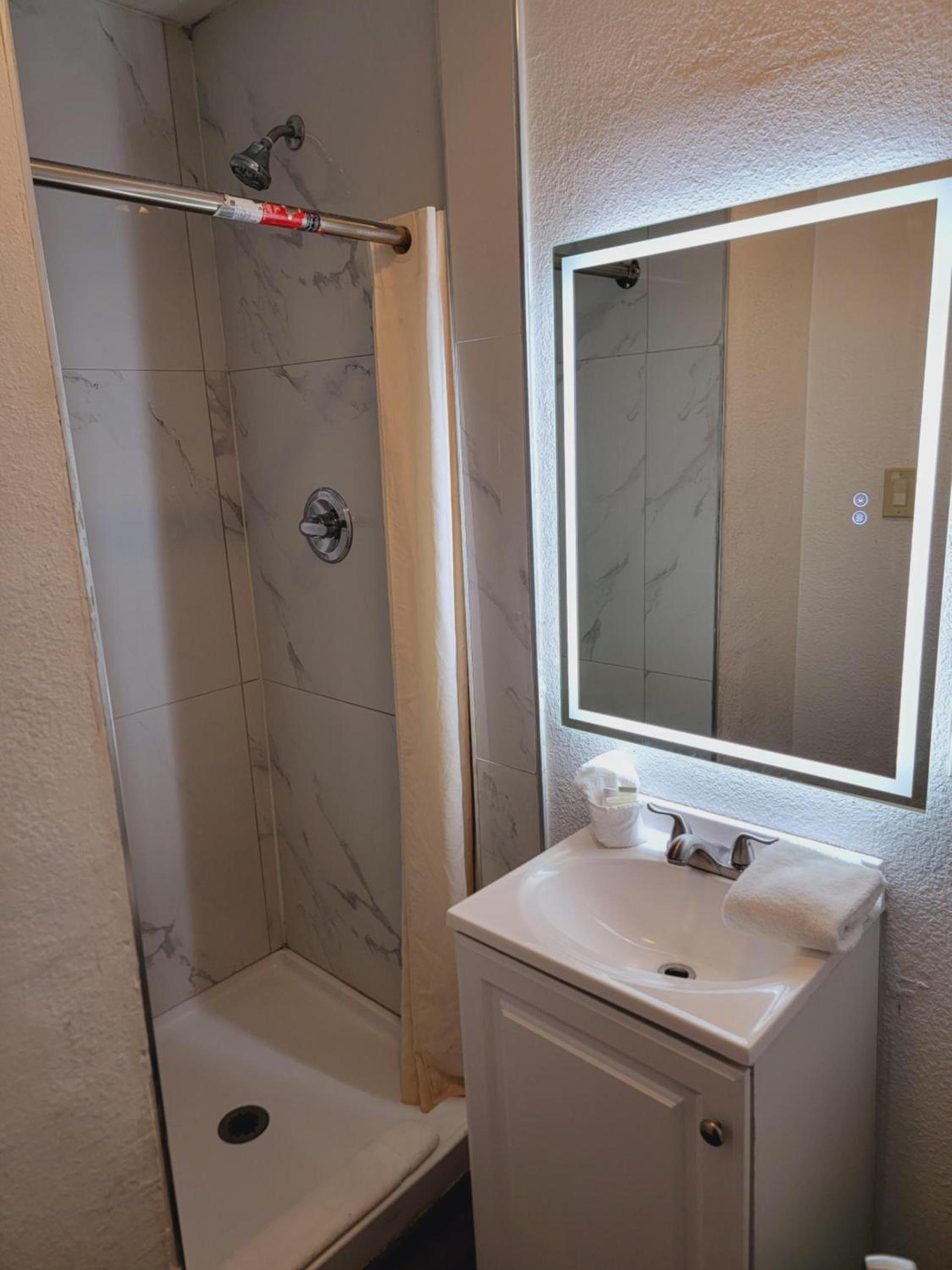 Super 8 by Wyndham El Centro North photo 17
