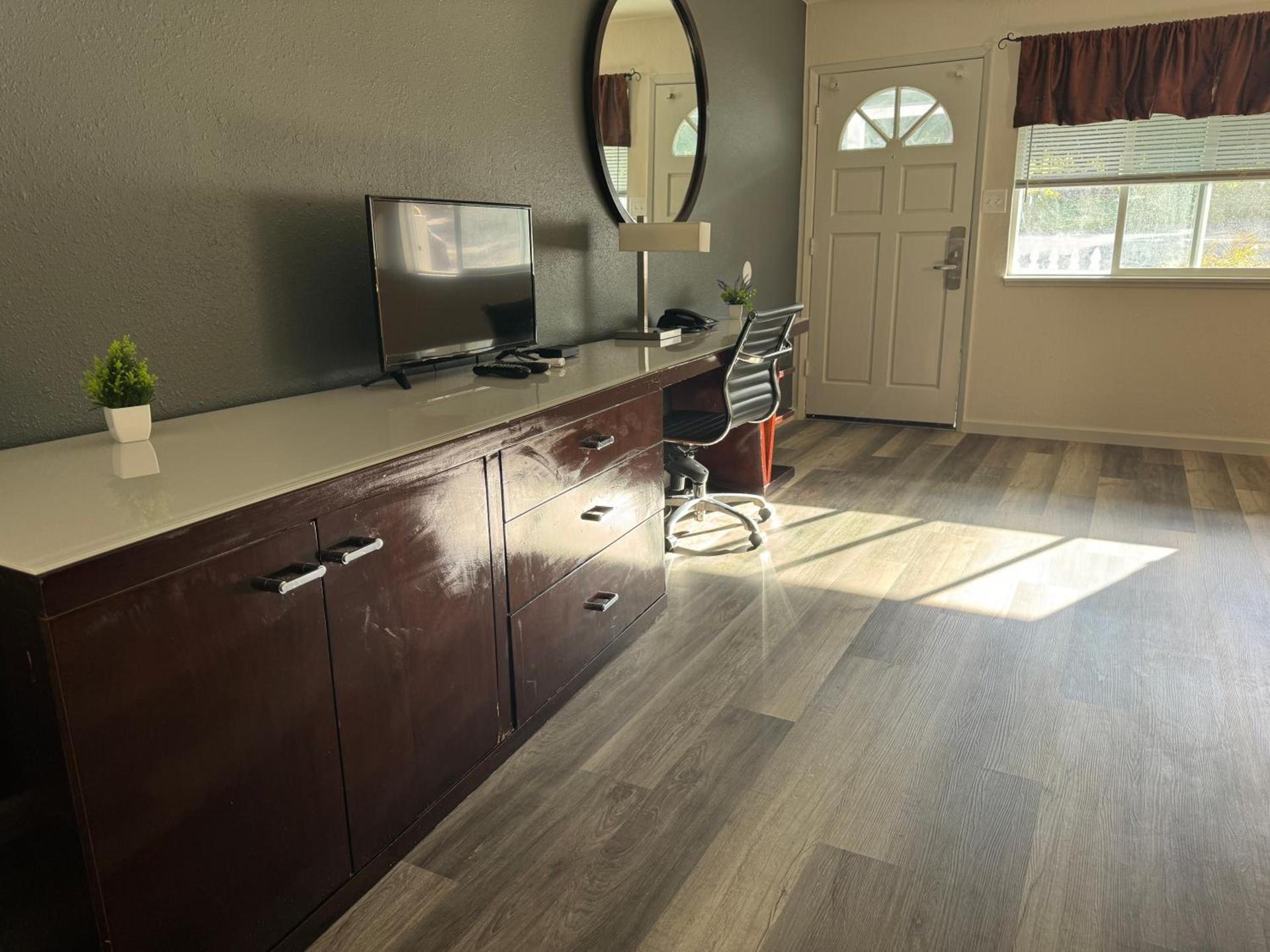 Quality Inn & Suites Jackson photo 60
