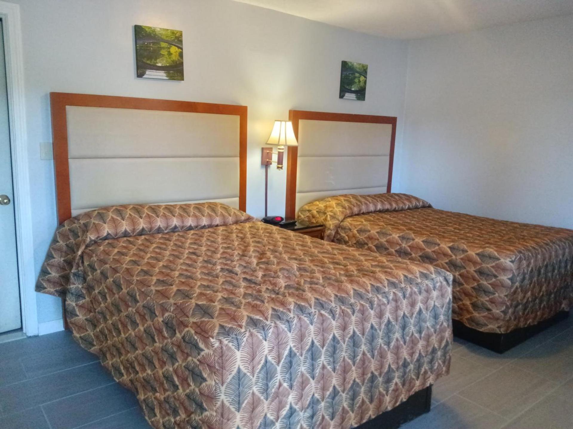 Maple leaf motel photo 3