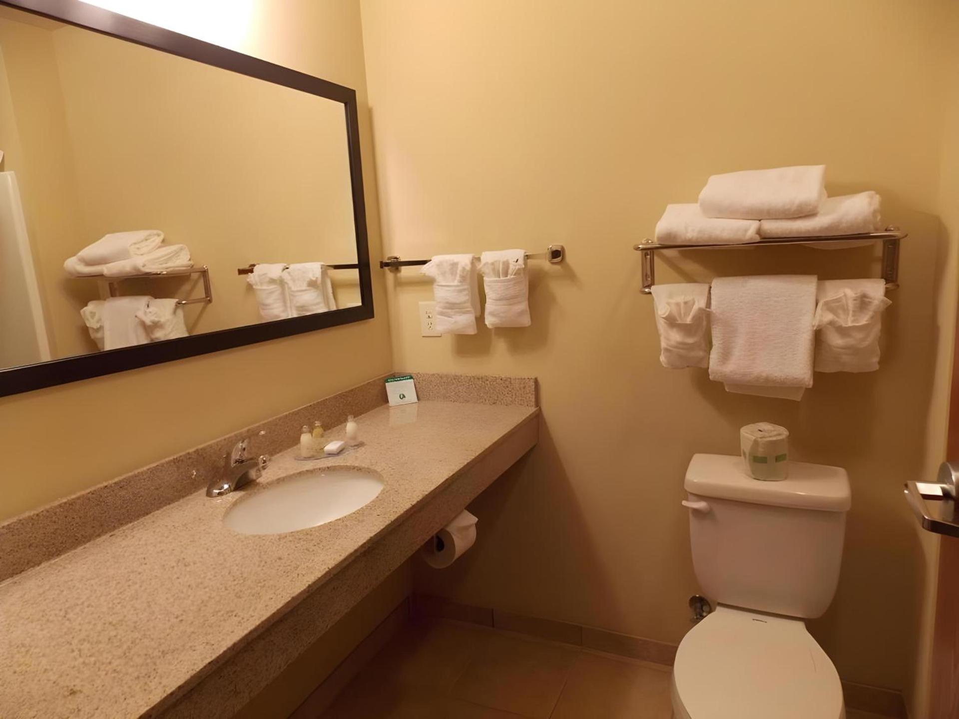 AmeriVu inn and Suites - Crookston photo 57