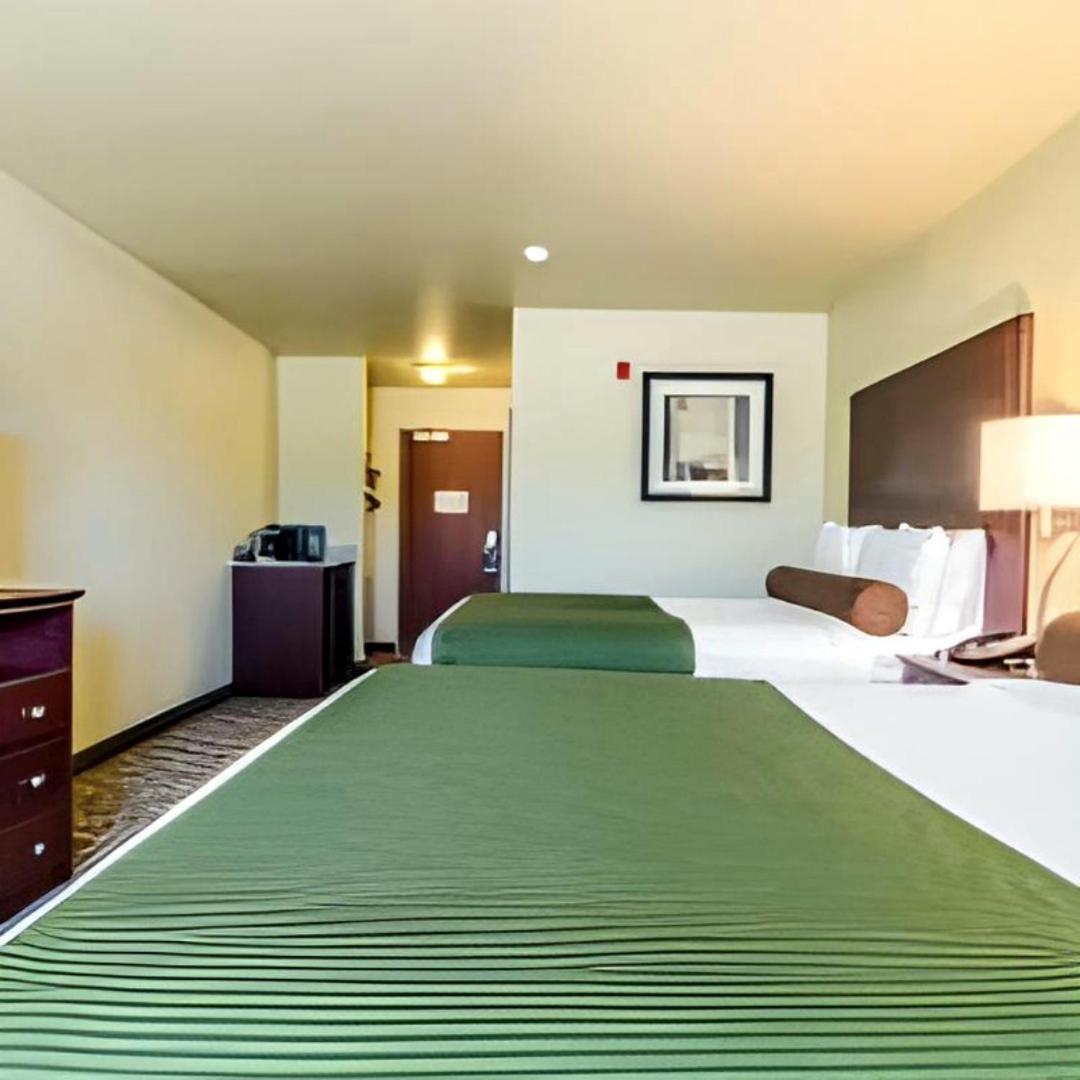 AmeriVu inn and Suites - Crookston photo 53